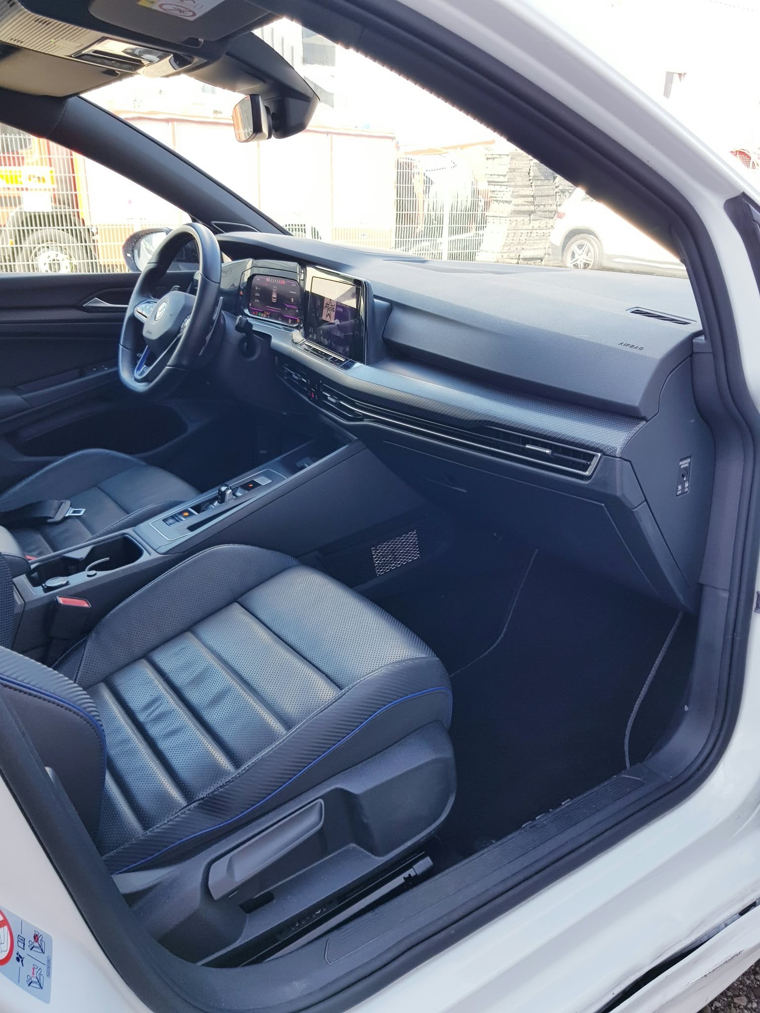 VW Golf 2.0 TSI R DSG 4Motion-image-6