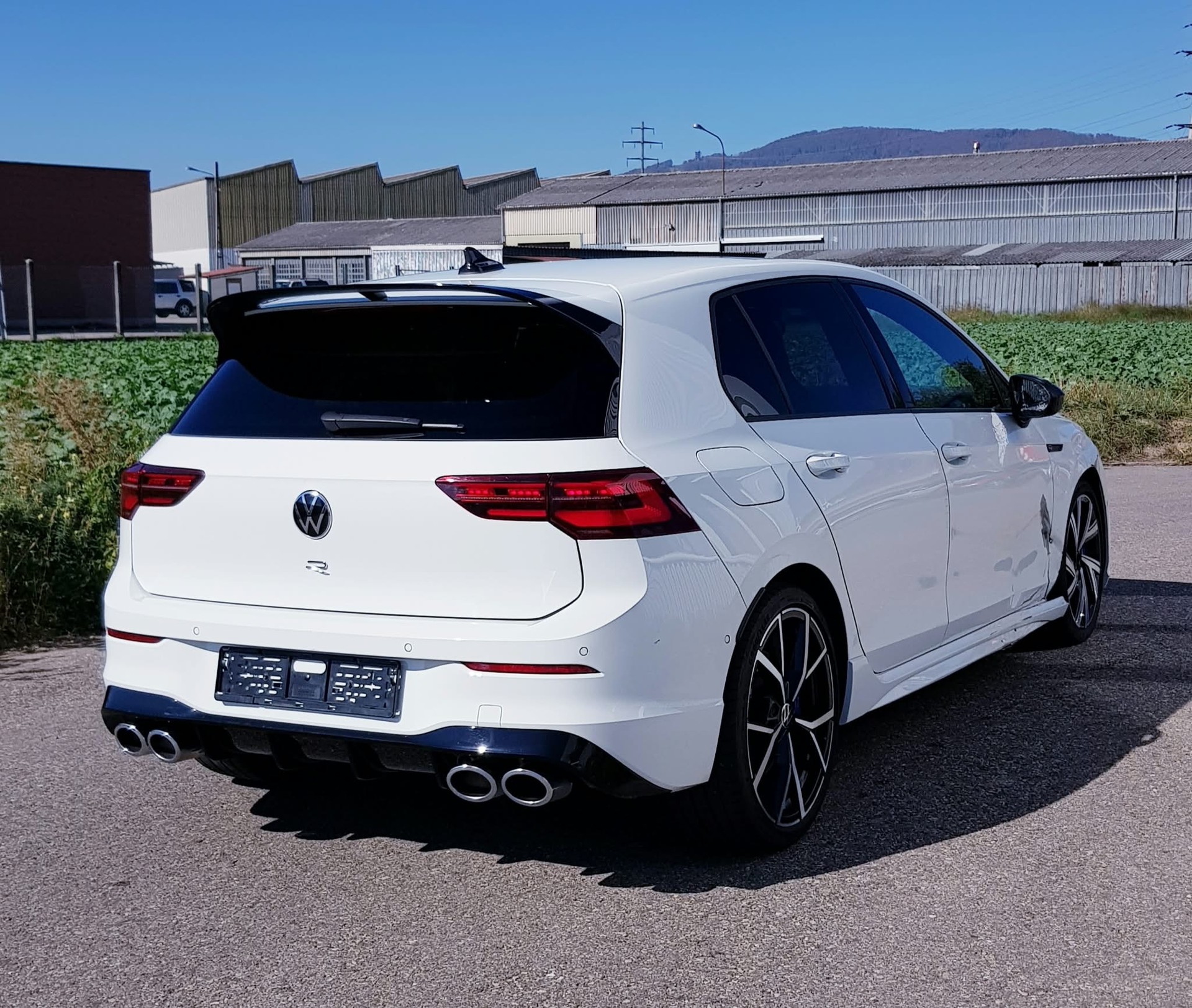 VW Golf 2.0 TSI R DSG 4Motion-image-4