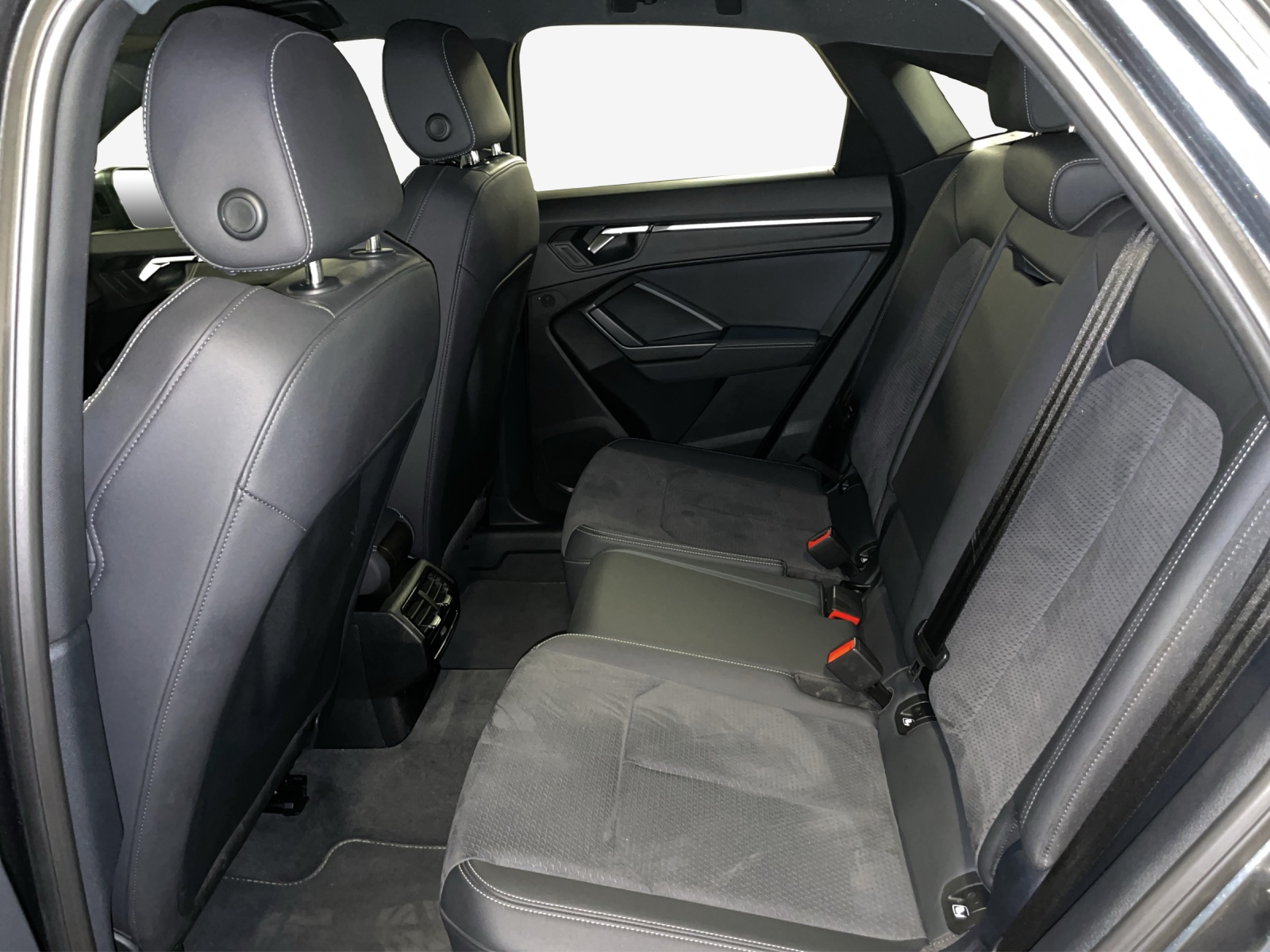 AUDI Q3 Sportback 40 TFSI S line quattro S-tronic-image-11