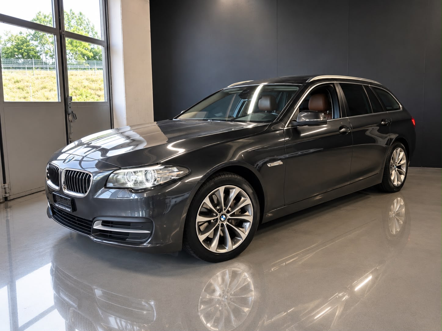 BMW 528i Touring xDrive Luxury Line Steptronic-image-4