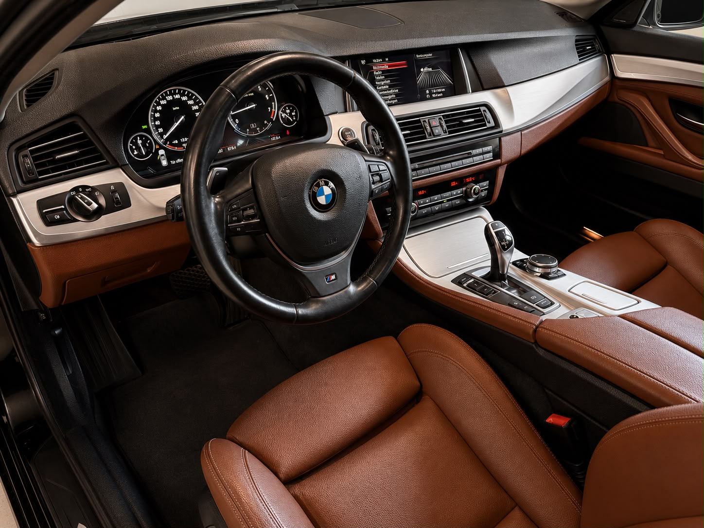 BMW 528i Touring xDrive Luxury Line Steptronic-image-13