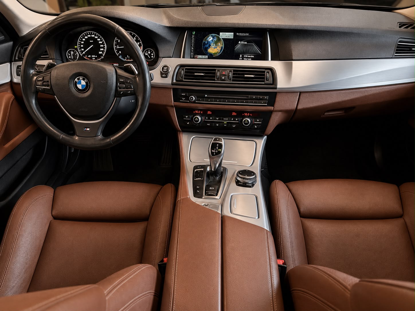 BMW 528i Touring xDrive Luxury Line Steptronic-image-14