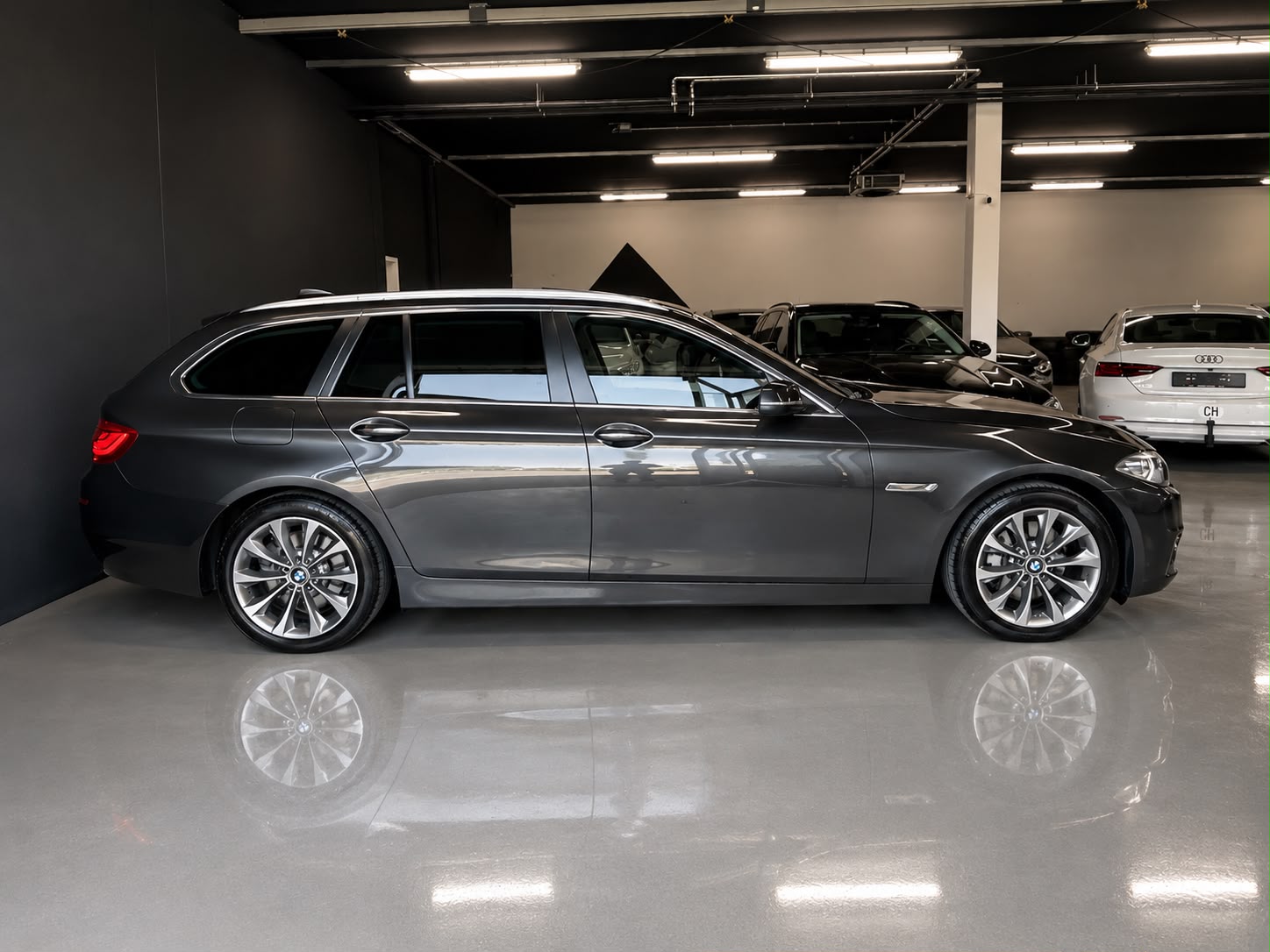 BMW 528i Touring xDrive Luxury Line Steptronic-image-7