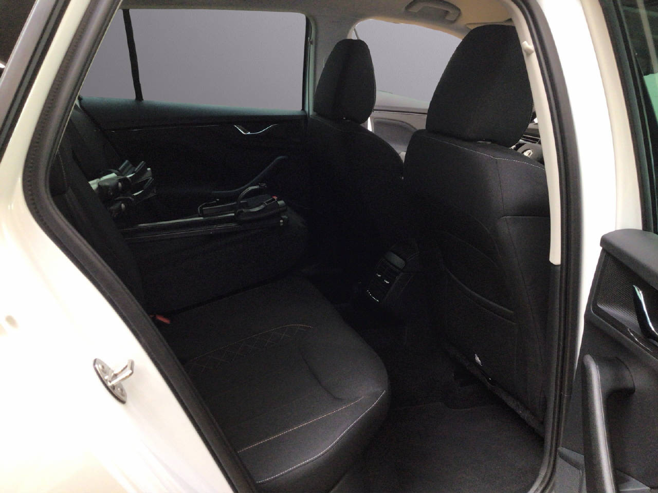 SKODA Kamiq 1.0 TSI Ambition-image-5