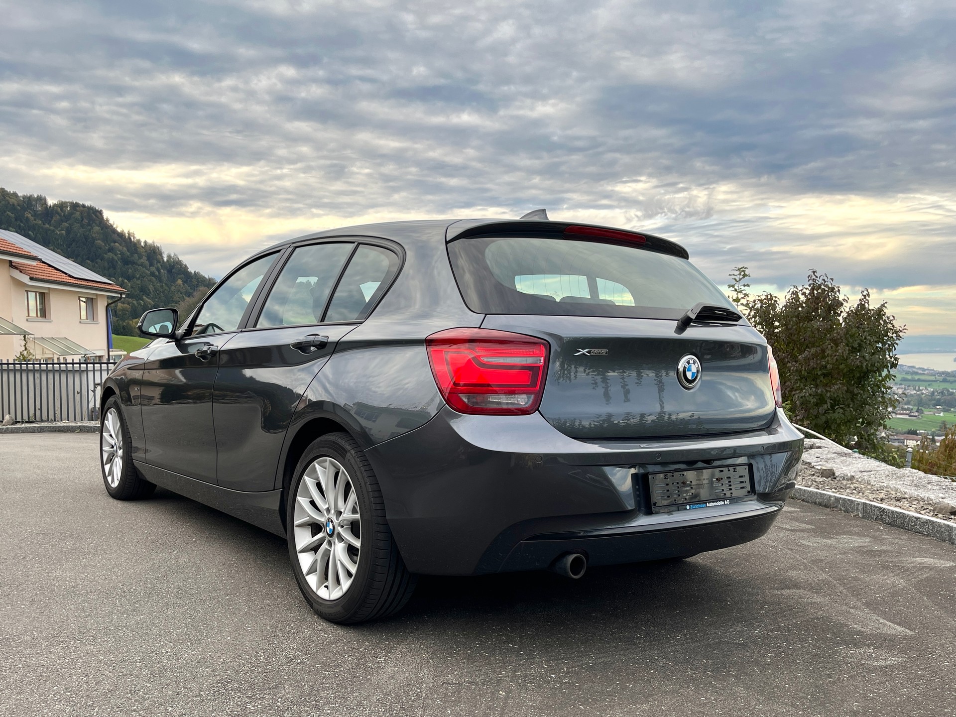 BMW 118d xDrive-image-1