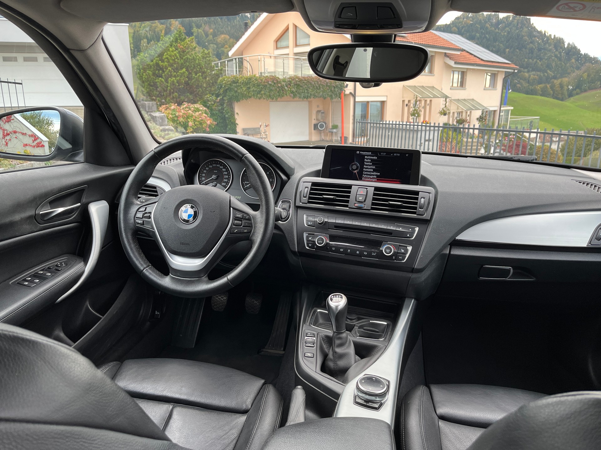 BMW 118d xDrive-image-4