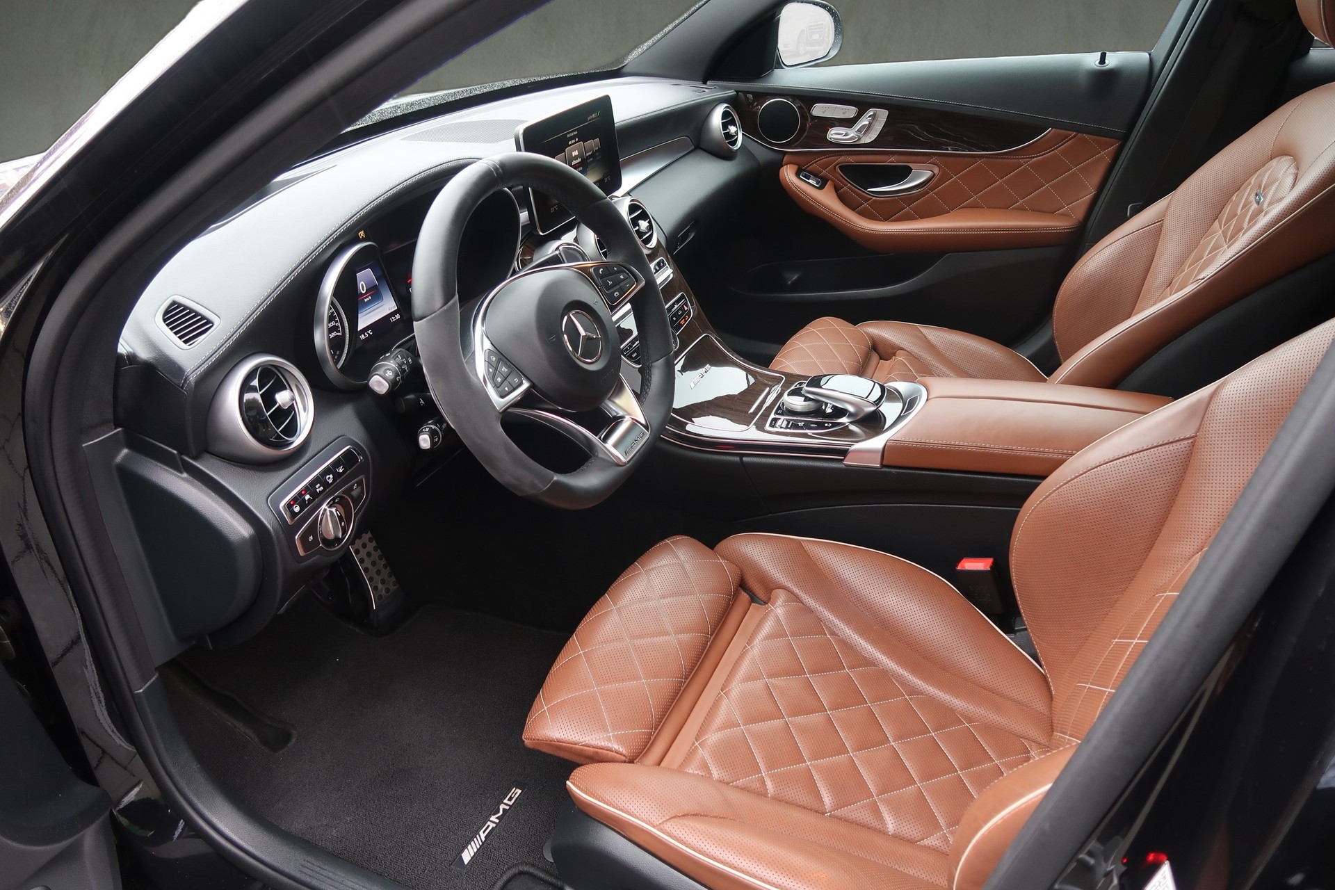 MERCEDES-BENZ C 63 AMG Speedshift-image-6