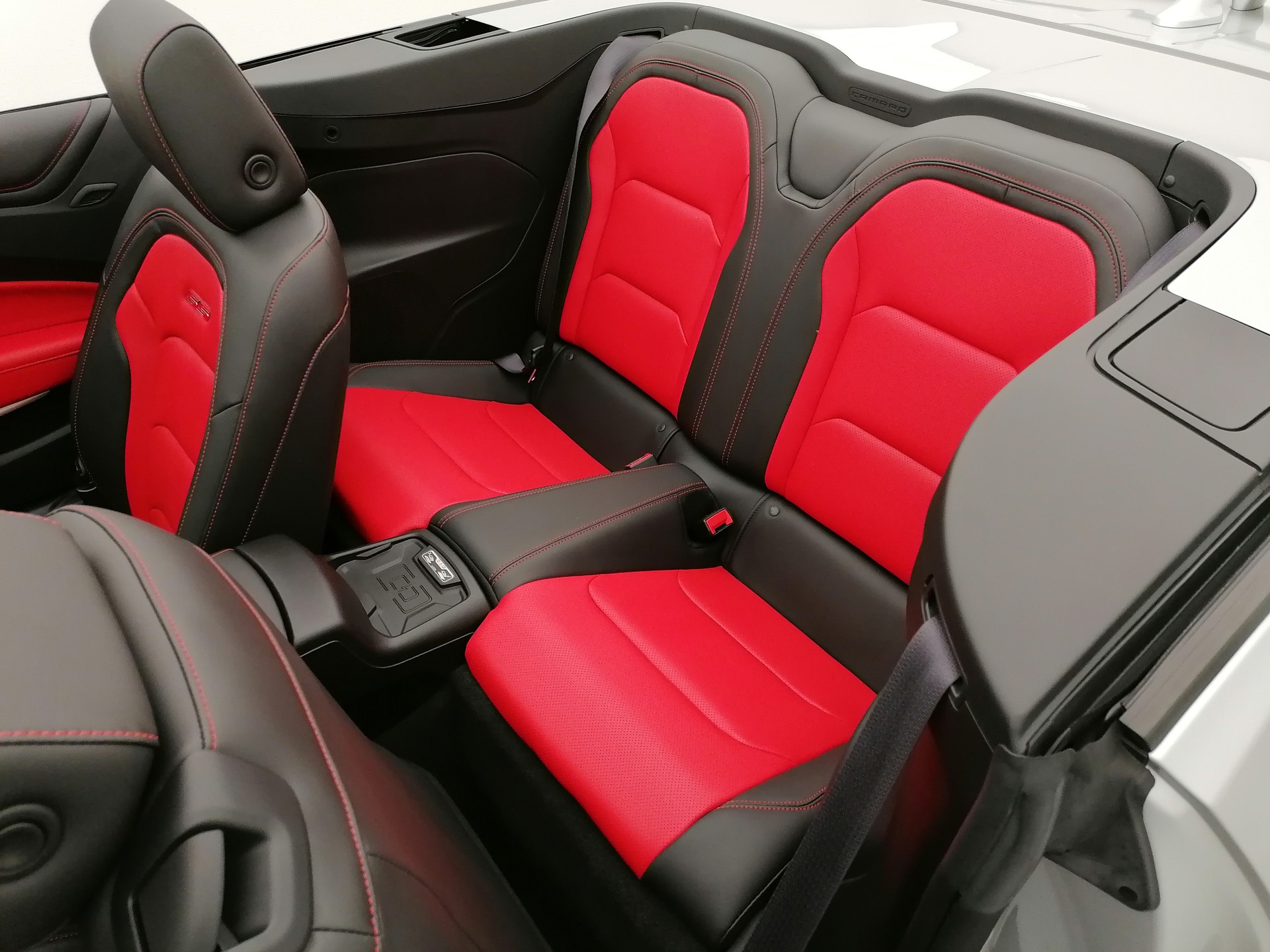 CHEVROLET Camaro SS 6.2 Convertible-image-11
