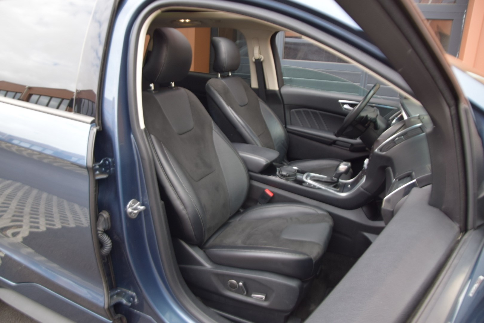 FORD Edge 2.0 TDCi ST-Line 4WD PowerShift-image-17
