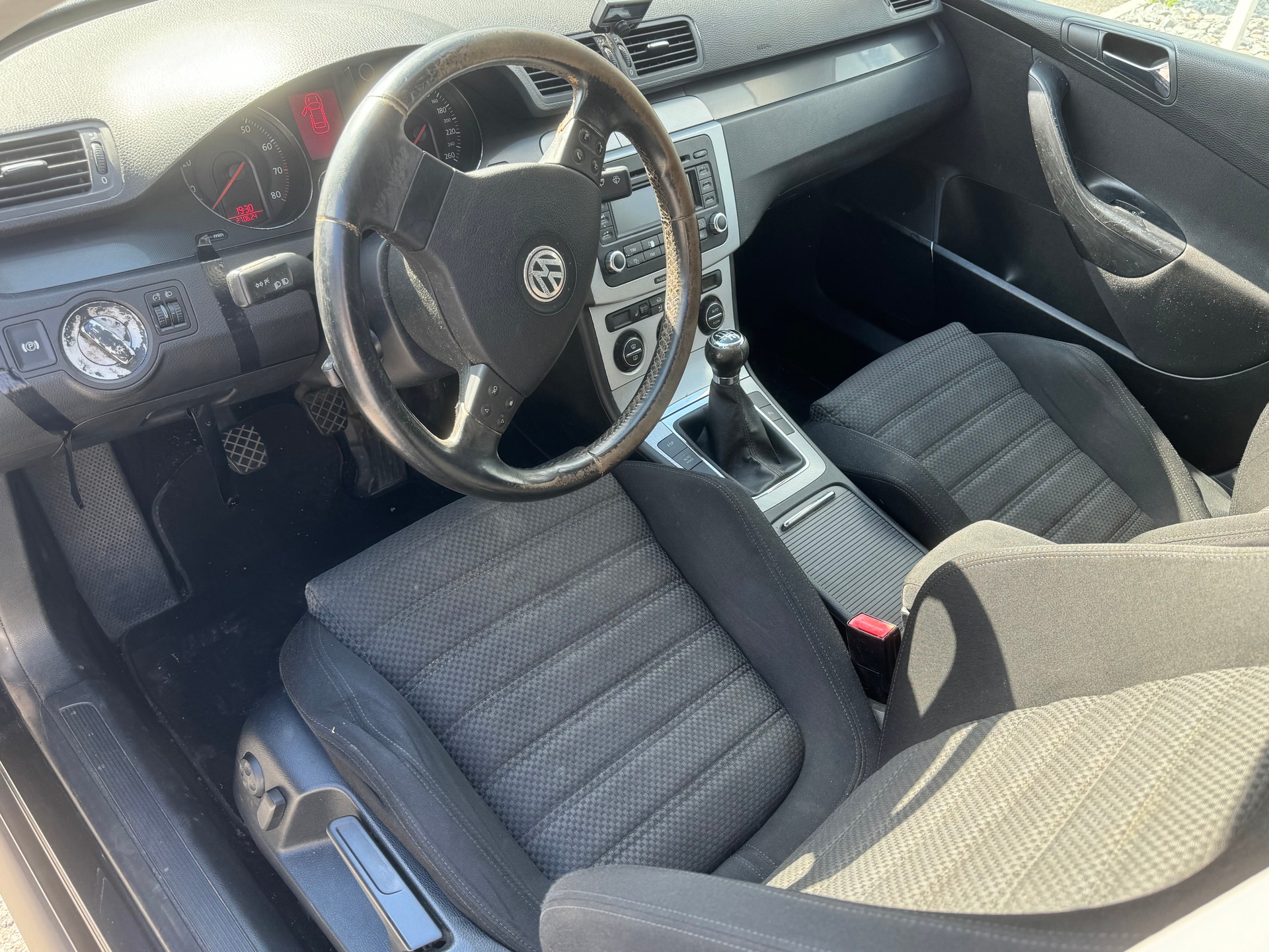 VW Passat 2.0T FSI Comfortline-image-2