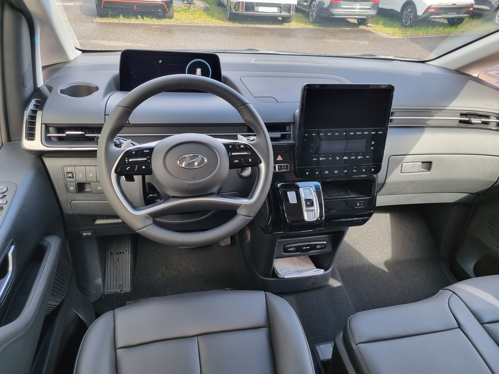 HYUNDAI Staria Wagon 2.2 CRDi Vertex 4WD A-image-9