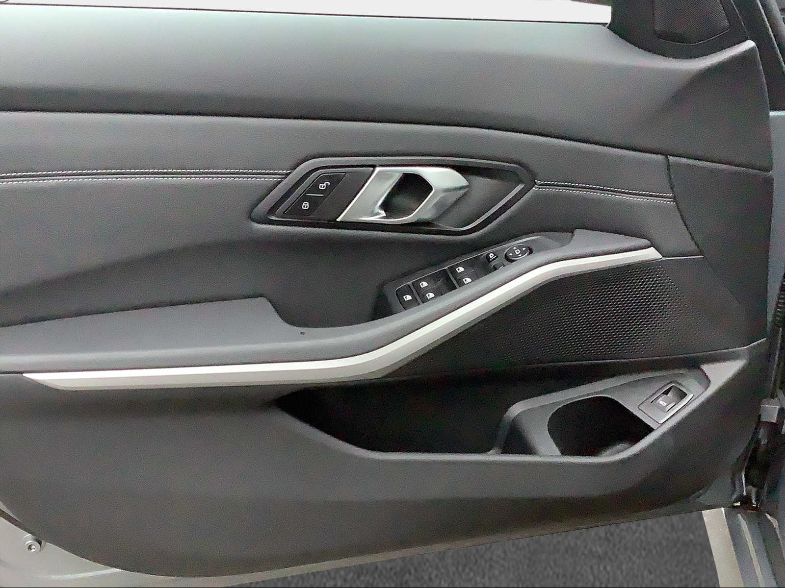 BMW 320d xDrive 48V Touring Steptronic-image-18
