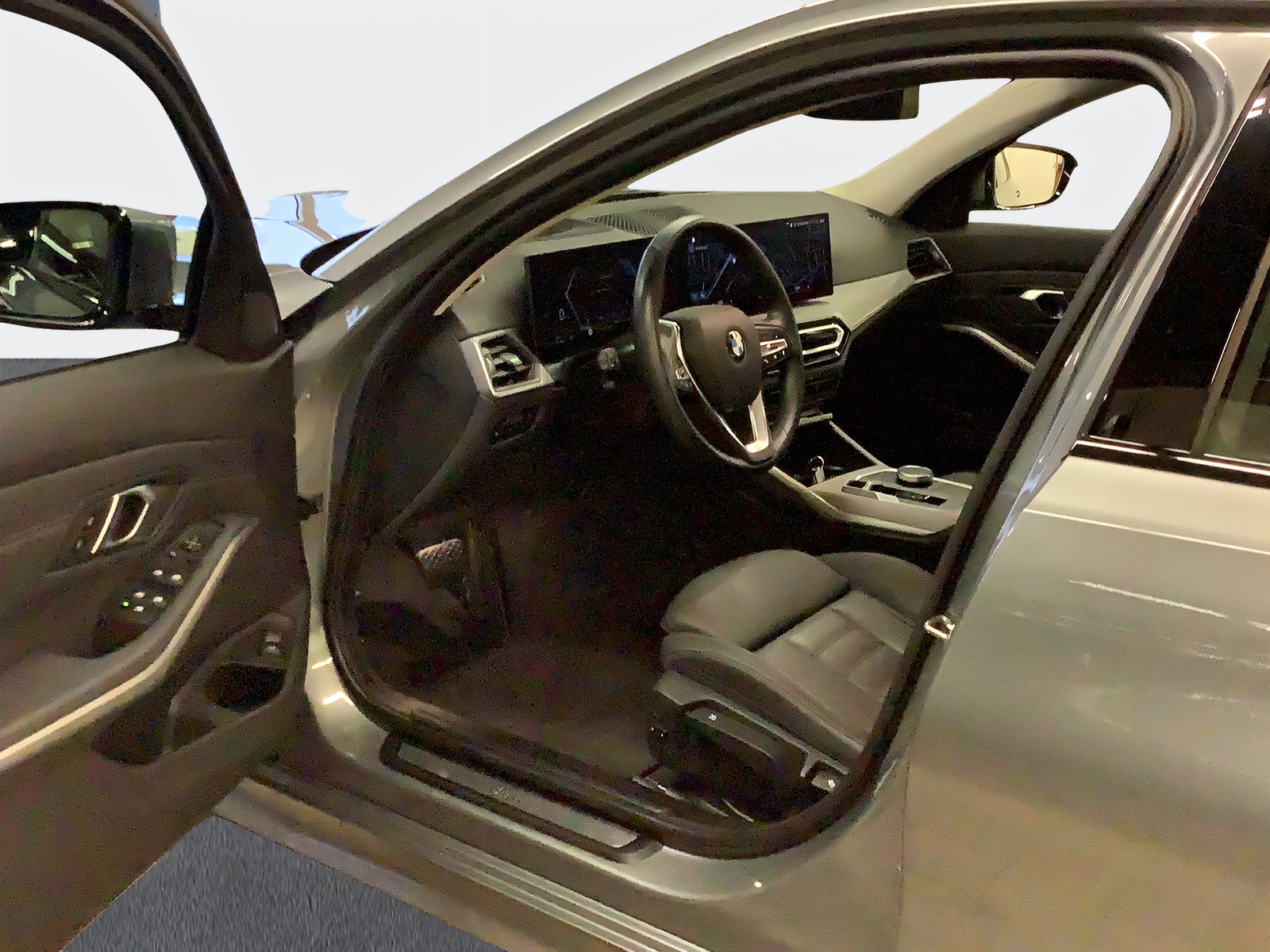 BMW 320d xDrive 48V Touring Steptronic-image-7