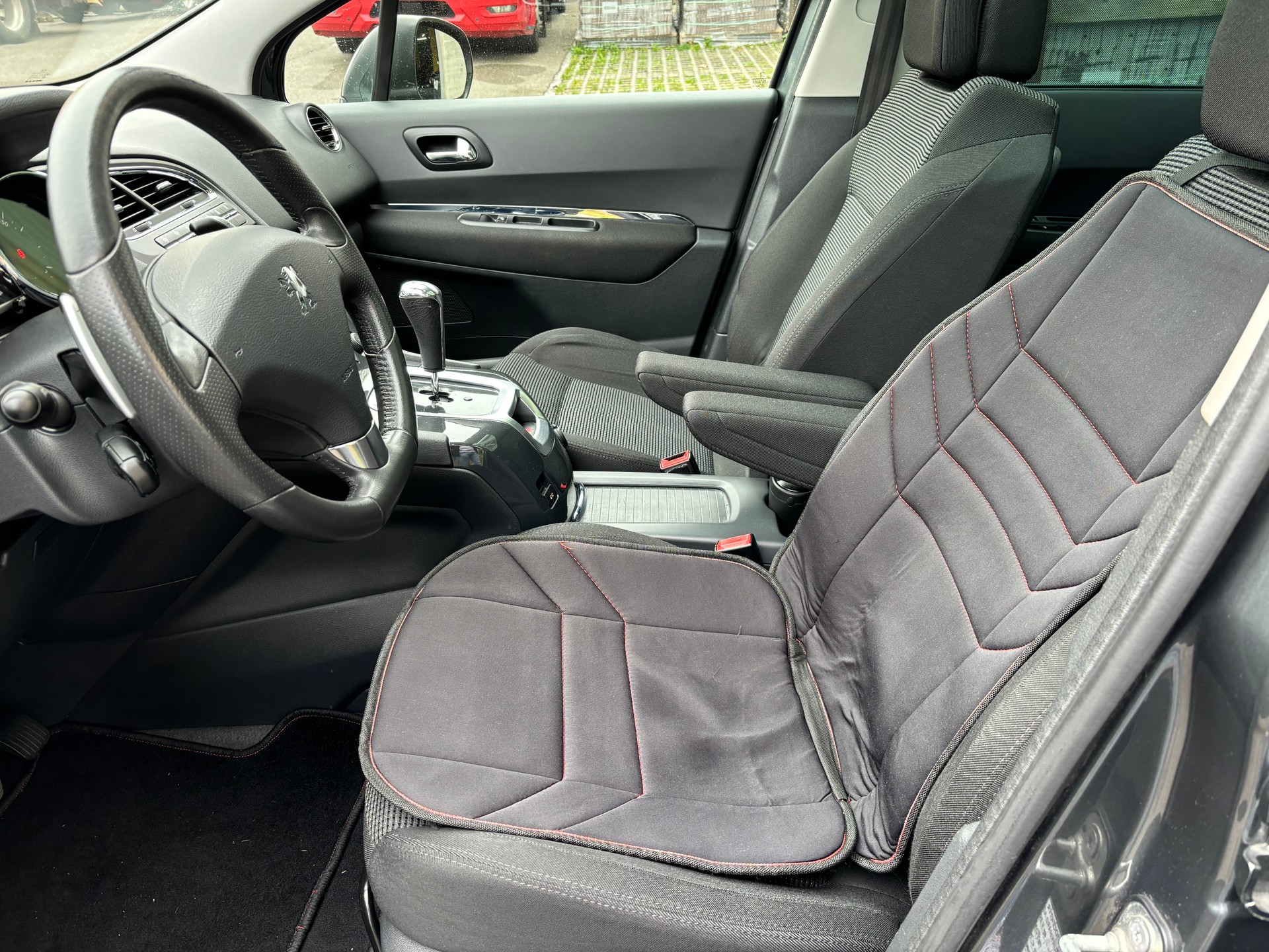 PEUGEOT 5008 1.6 HDI Sport EGS6-image-11