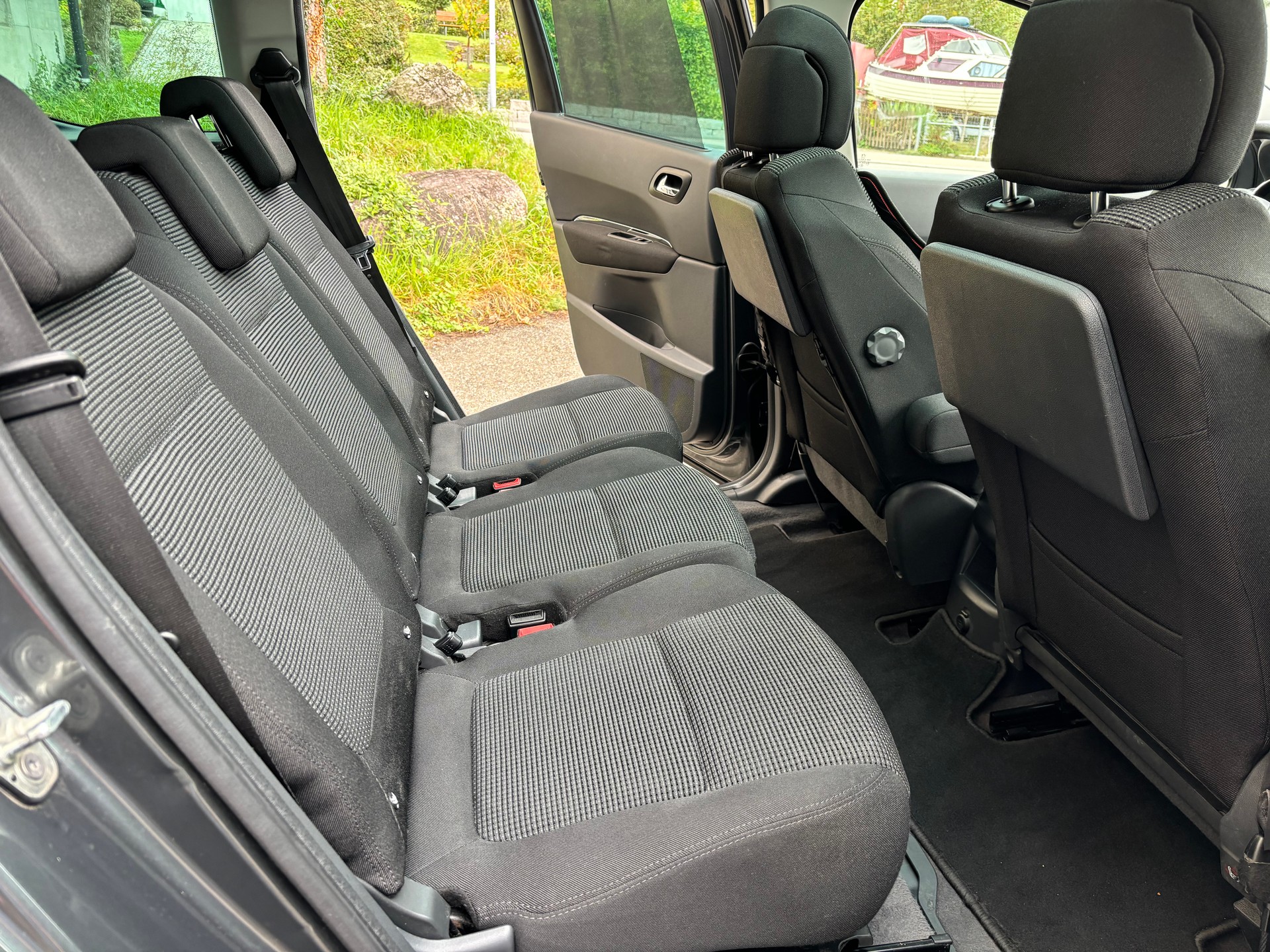 PEUGEOT 5008 1.6 HDI Sport EGS6-image-13