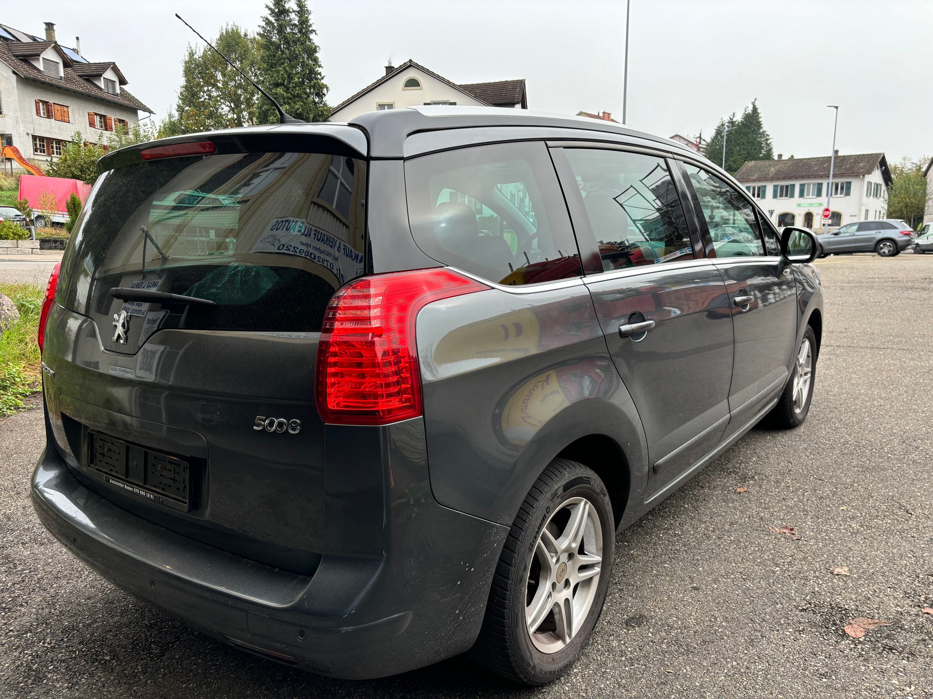 PEUGEOT 5008 1.6 HDI Sport EGS6-image-3