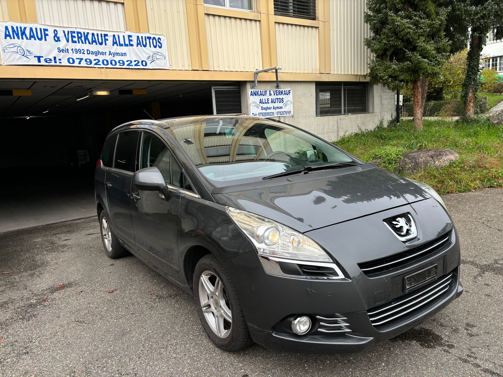PEUGEOT 5008 1.6 HDI Sport EGS6-image-2