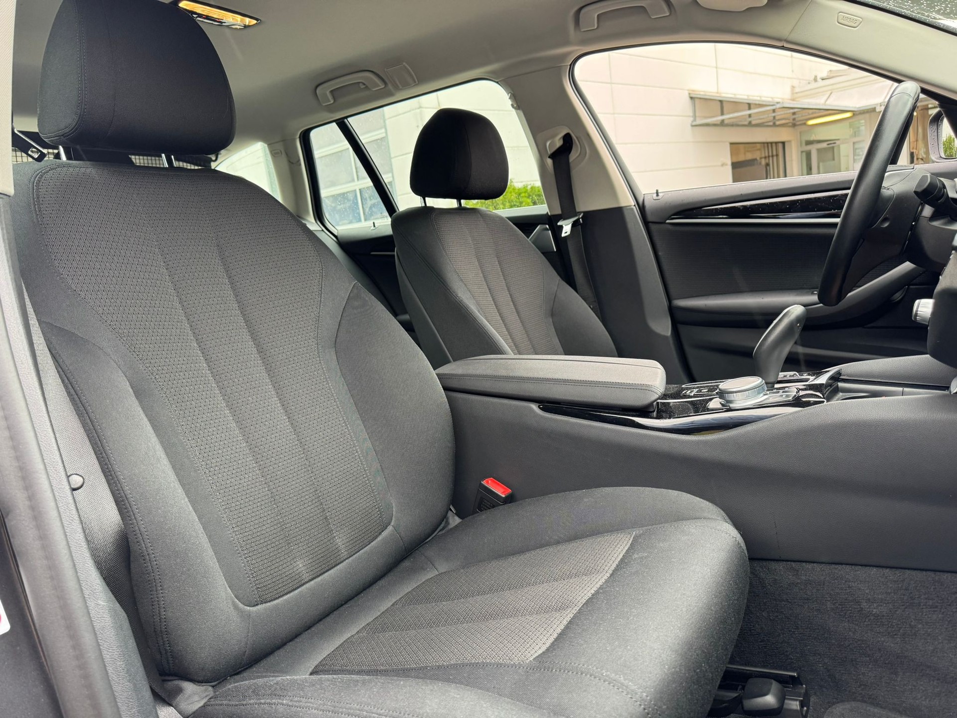 BMW 520d xDrive 48V Touring Steptronic-image-11