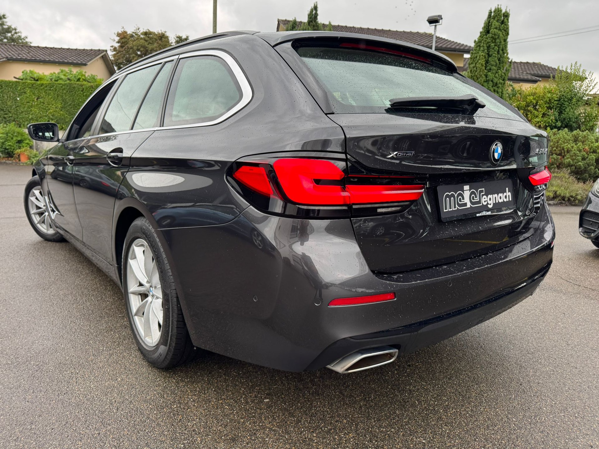 BMW 520d xDrive 48V Touring Steptronic-image-5