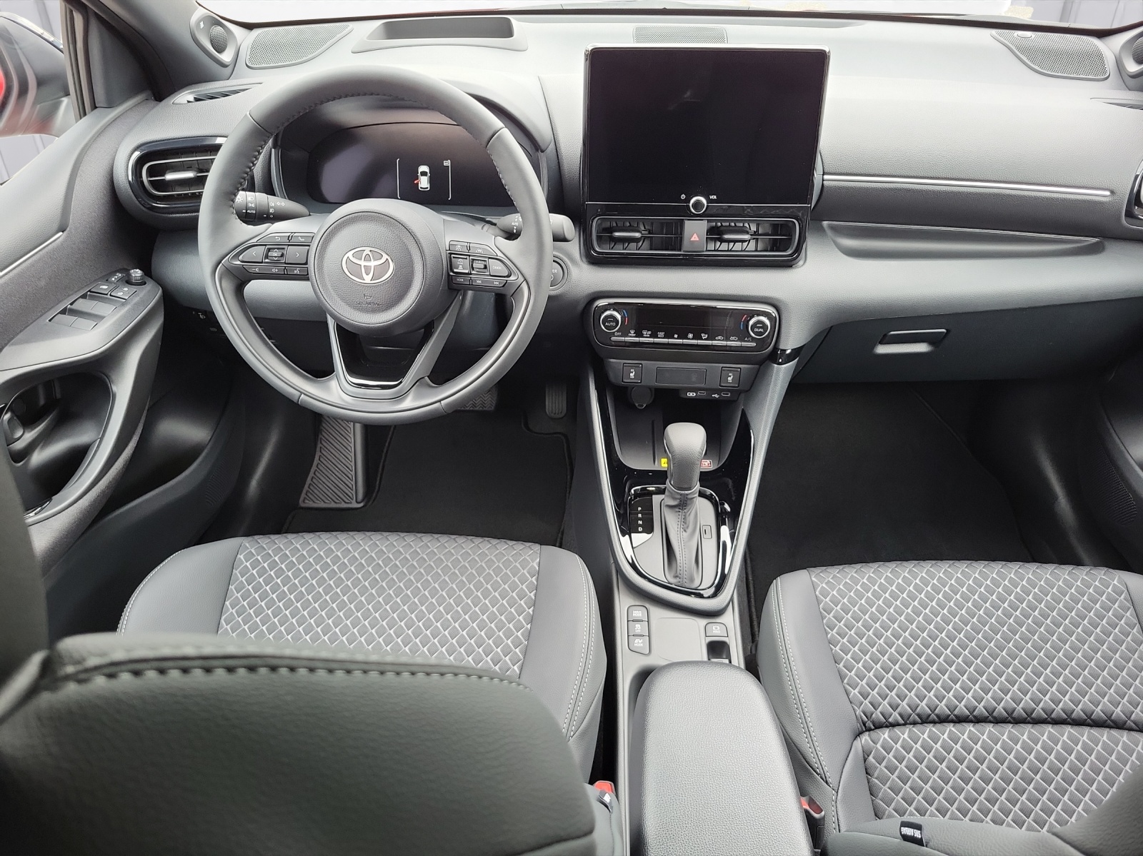 TOYOTA Yaris 1.5 VVT-i HSD Premium-image-12