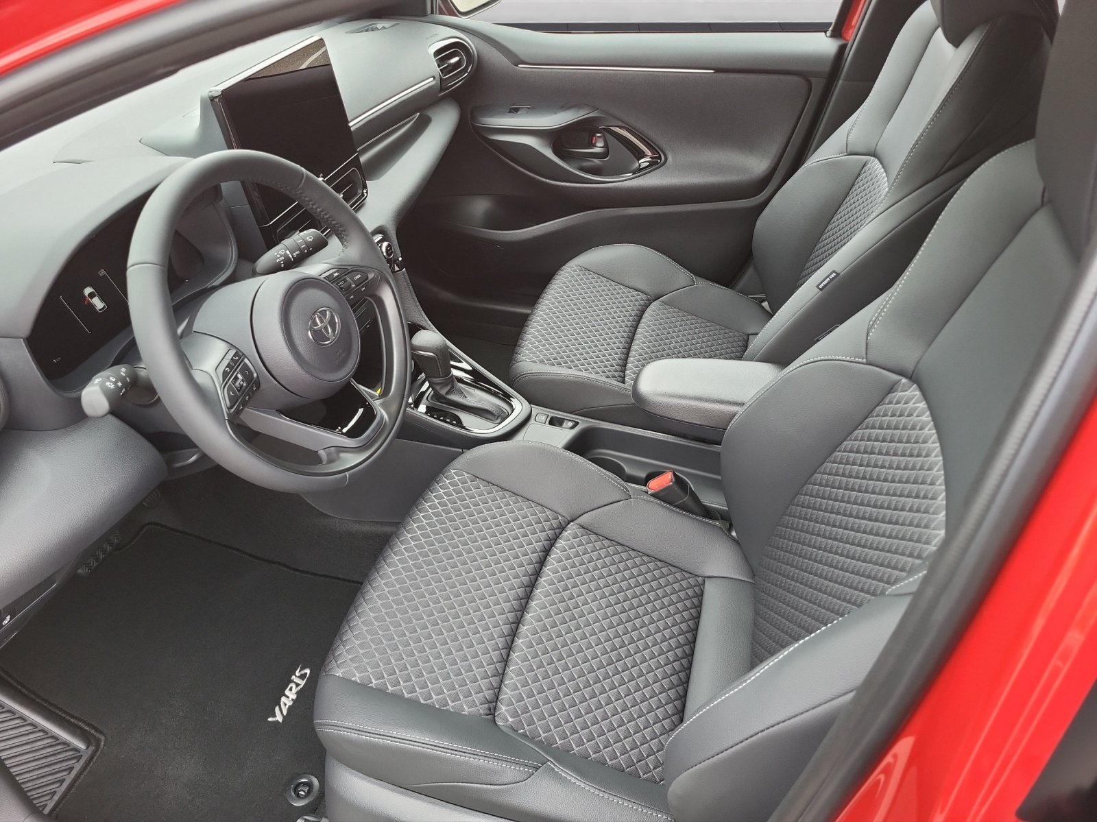 TOYOTA Yaris 1.5 VVT-i HSD Premium-image-11