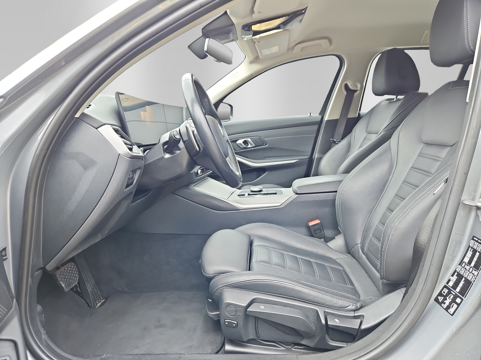 BMW 320d xDrive 48V Touring Steptronic-image-7