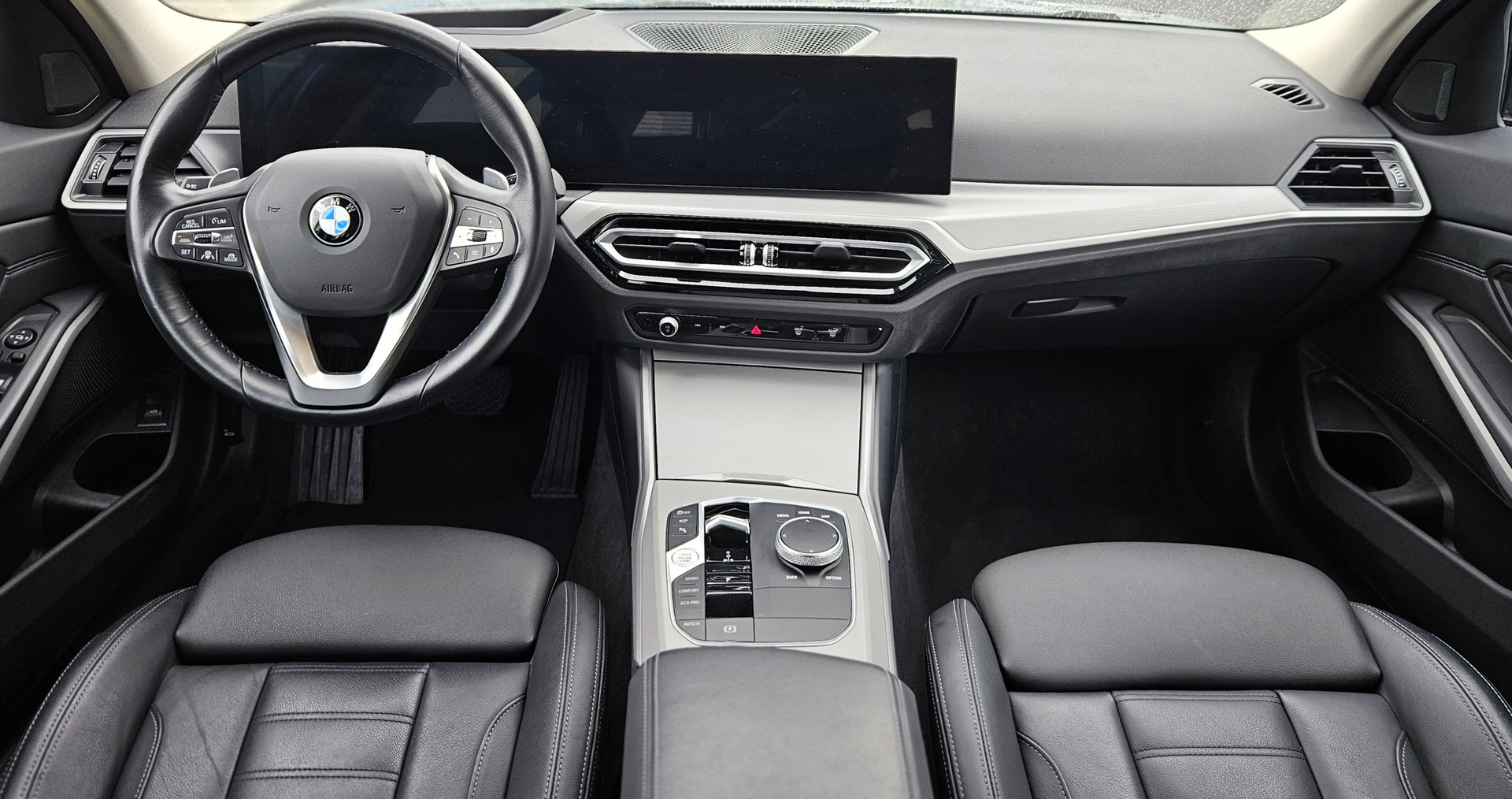 BMW 320d xDrive 48V Touring Steptronic-image-6