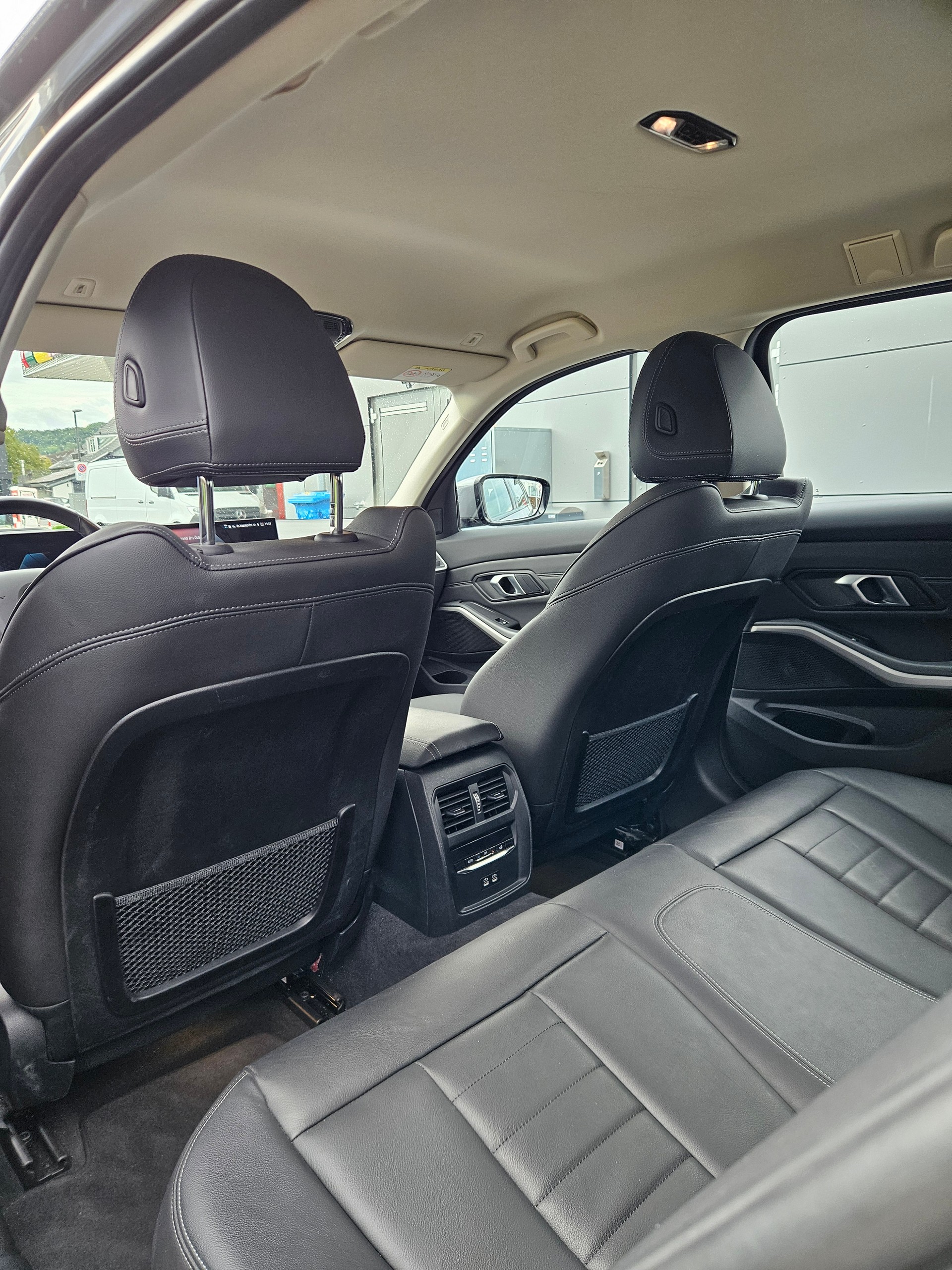BMW 320d xDrive 48V Touring Steptronic-image-9