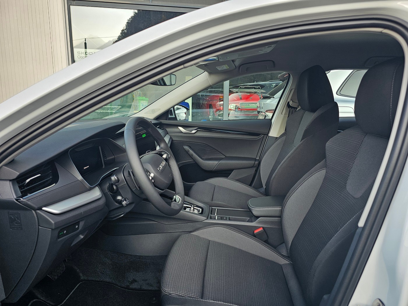 SKODA Octavia Combi 2.0 TDI DSG Selection-image-5