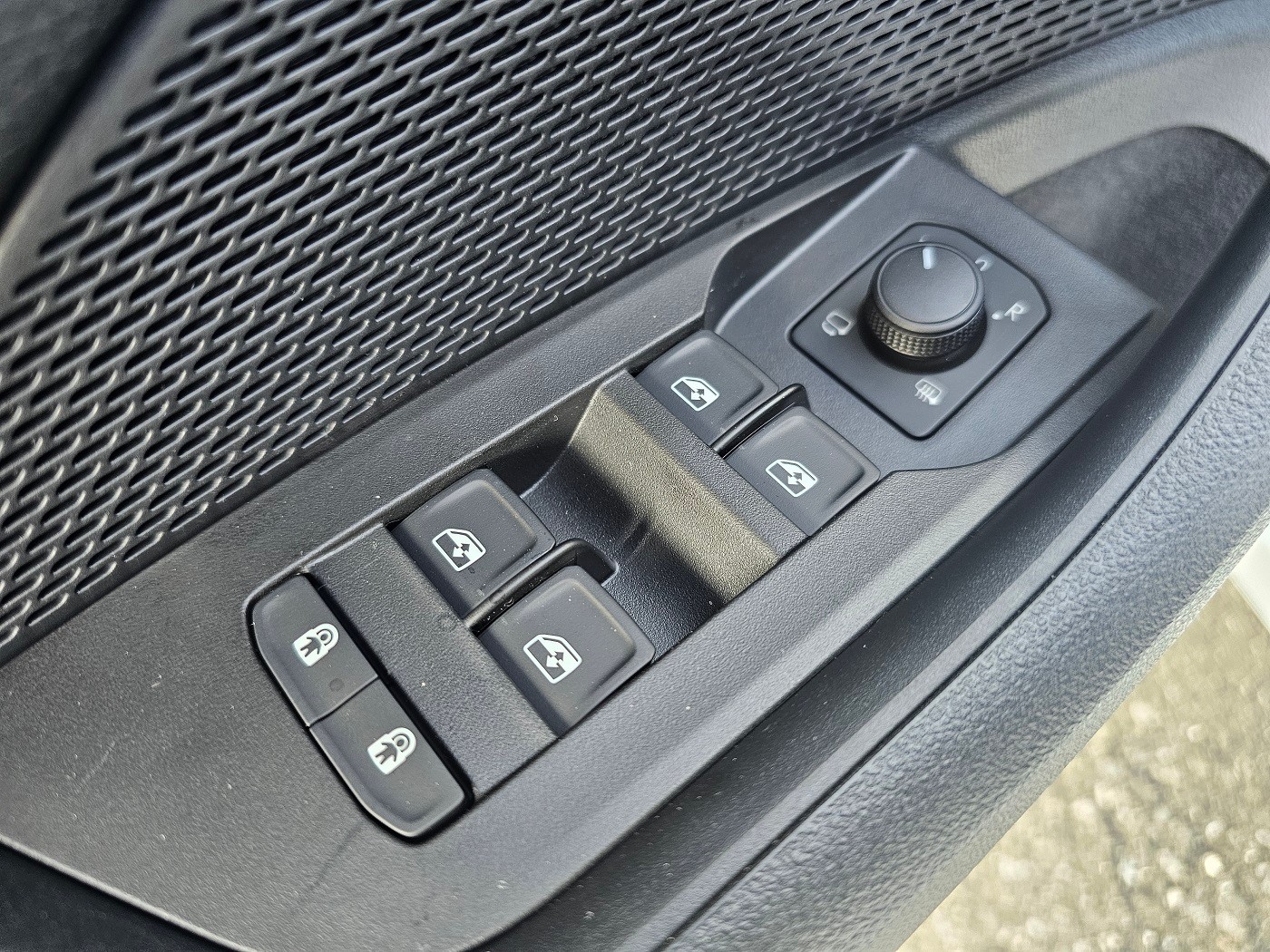 SKODA Octavia Combi 2.0 TDI DSG Selection-image-14