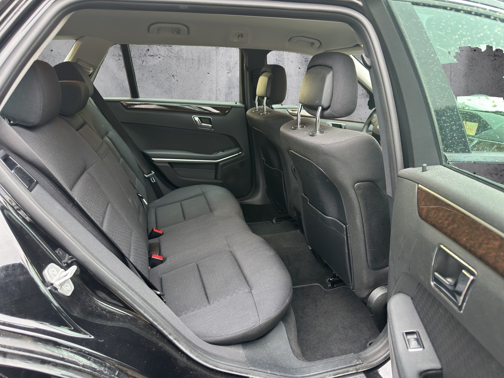 MERCEDES-BENZ E 200 CGI BlueEfficiency Avantgarde Automatic-image-12