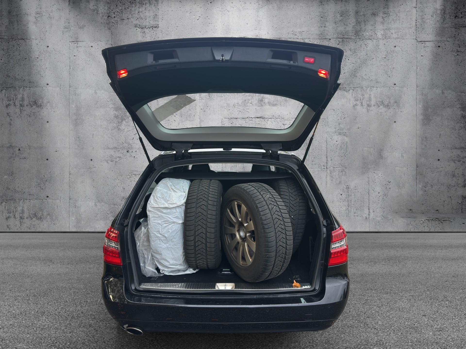 MERCEDES-BENZ E 200 CGI BlueEfficiency Avantgarde Automatic-image-8