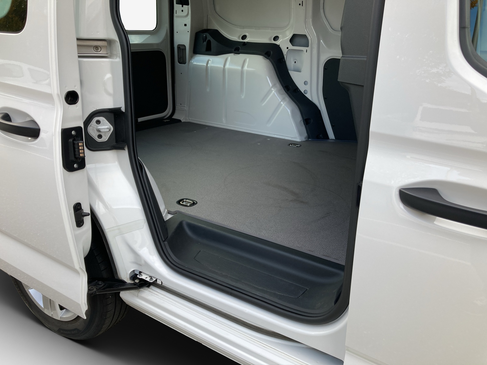 VW Caddy Cargo 2.0TDI-image-11