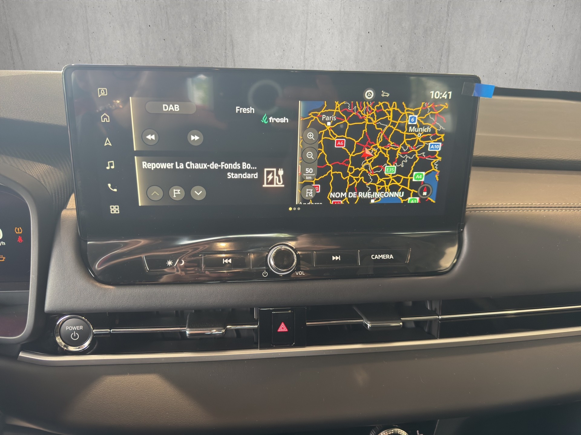 MITSUBISHI OUTLANDER 2.4 PHEV Invite 4x4-image-9