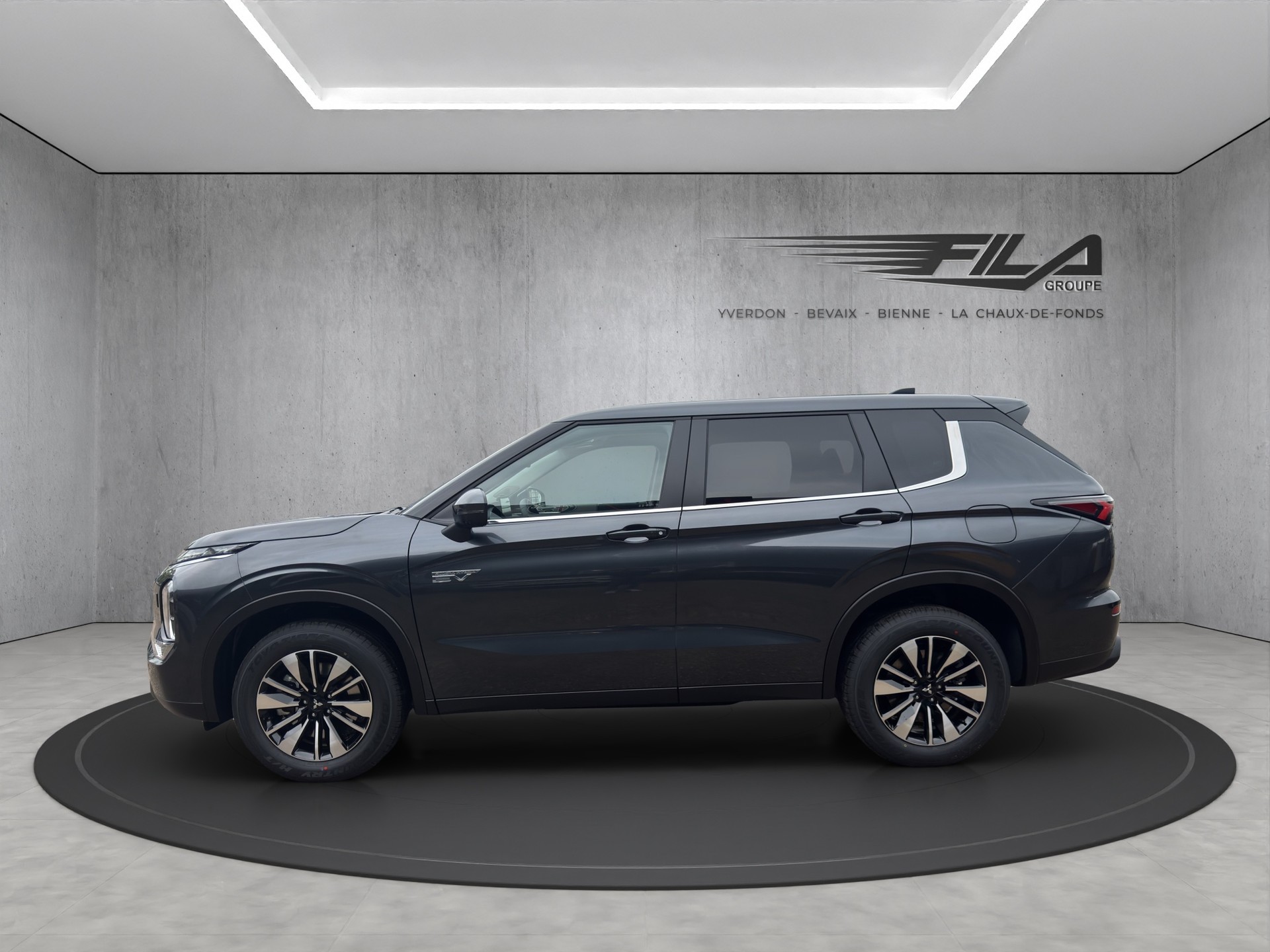 MITSUBISHI OUTLANDER 2.4 PHEV Invite 4x4-image-2