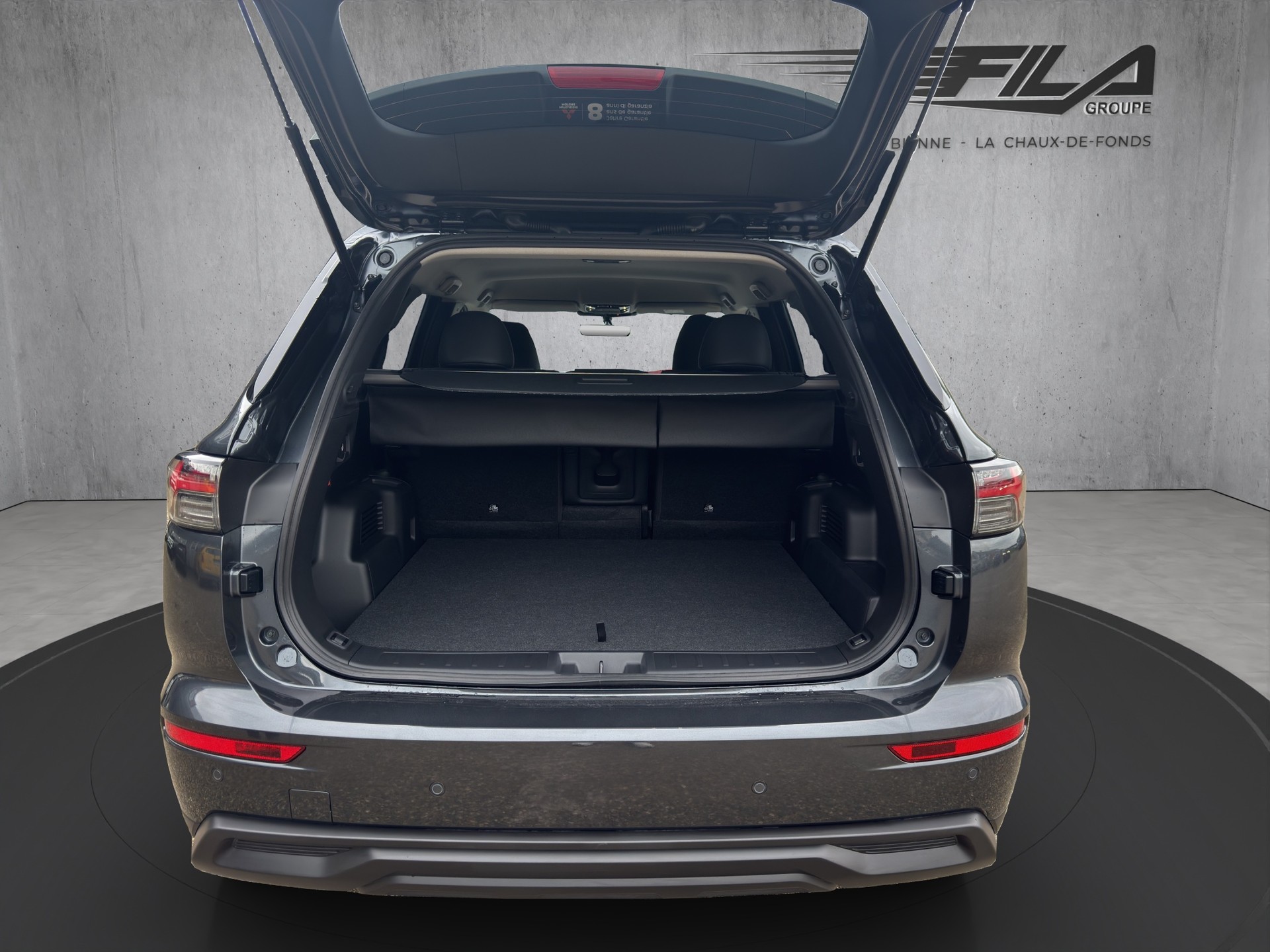 MITSUBISHI OUTLANDER 2.4 PHEV Invite 4x4-image-12