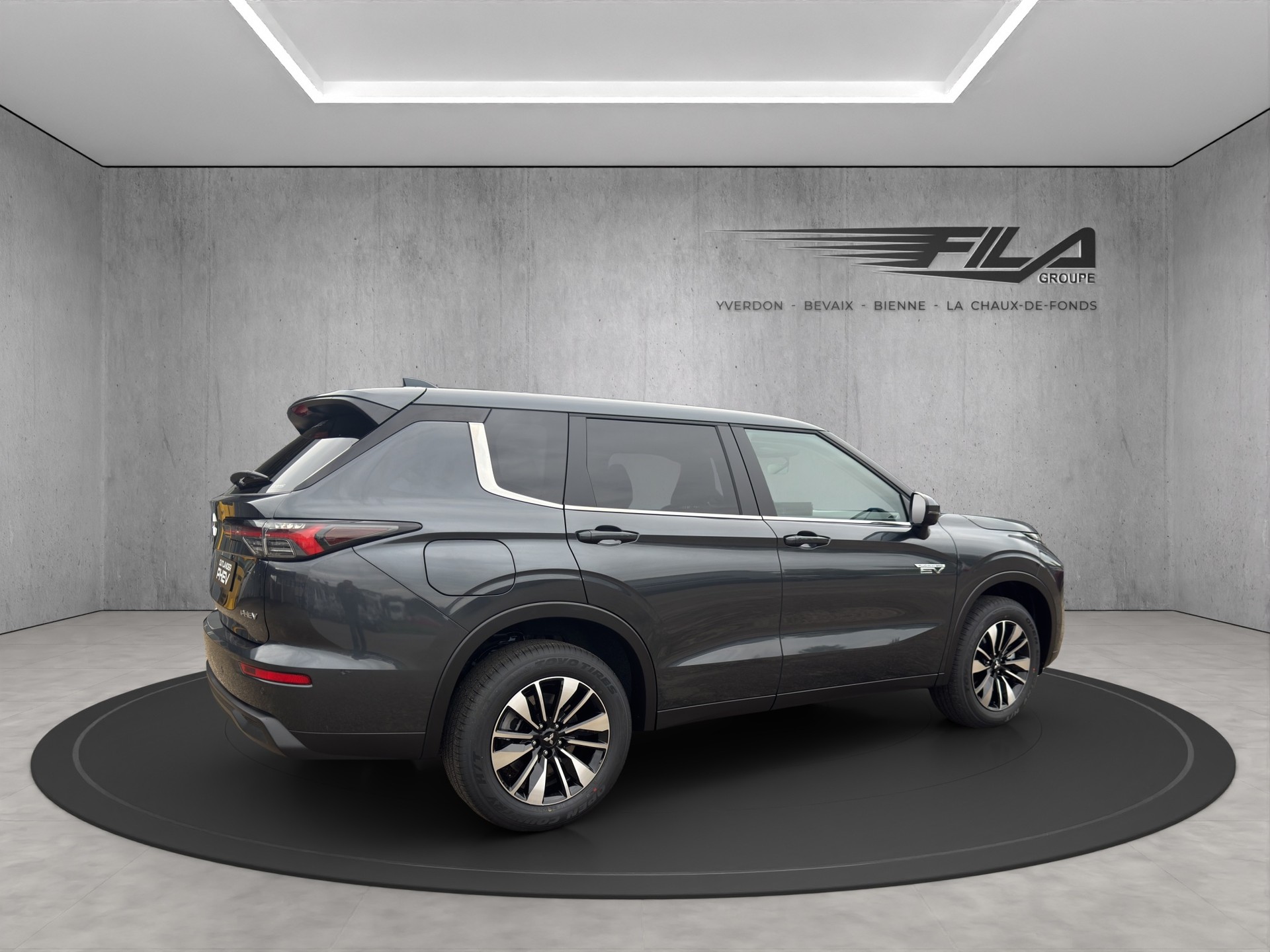 MITSUBISHI OUTLANDER 2.4 PHEV Invite 4x4-image-4