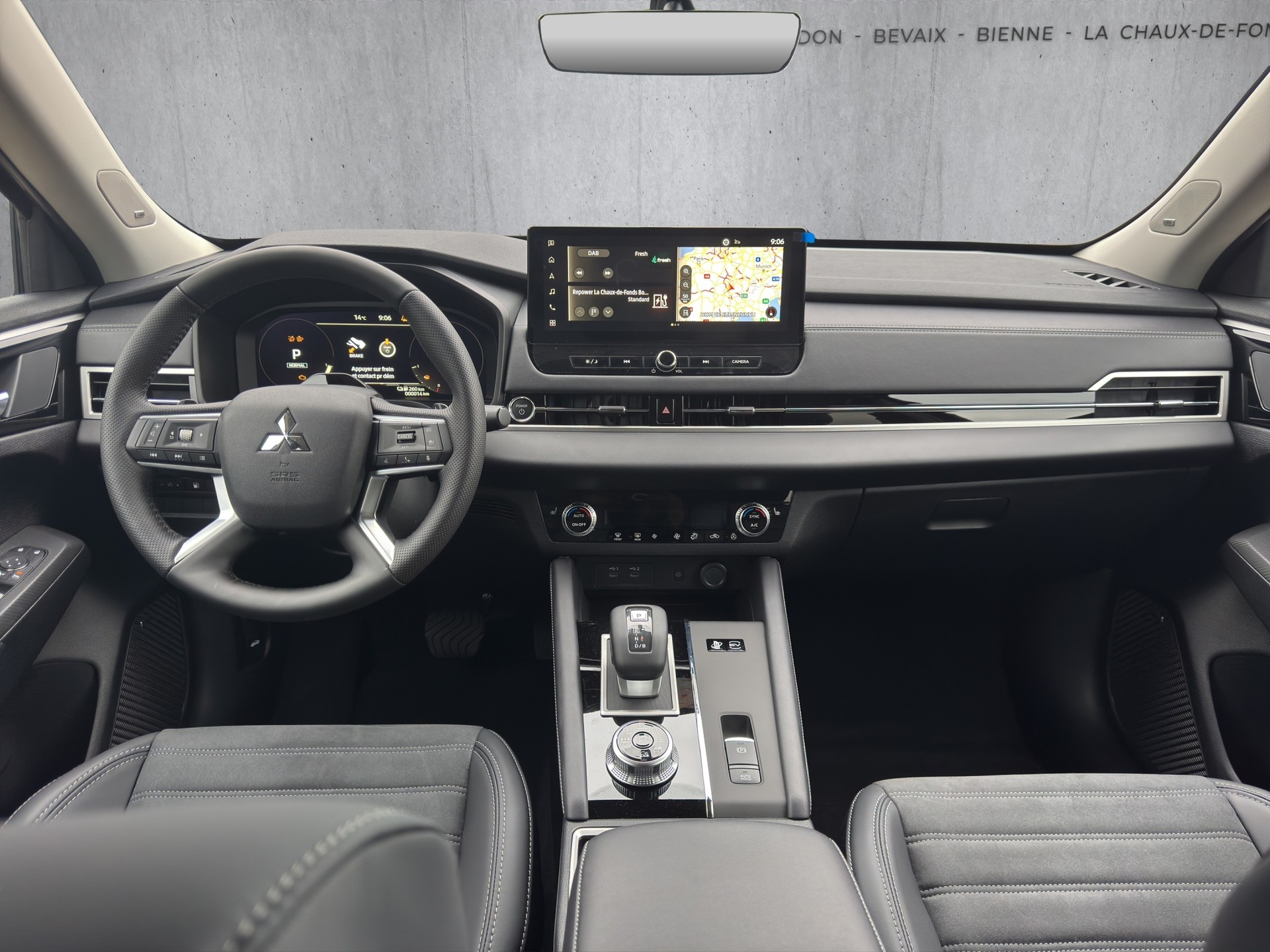 MITSUBISHI OUTLANDER 2.4 PHEV Invite 4x4-image-8