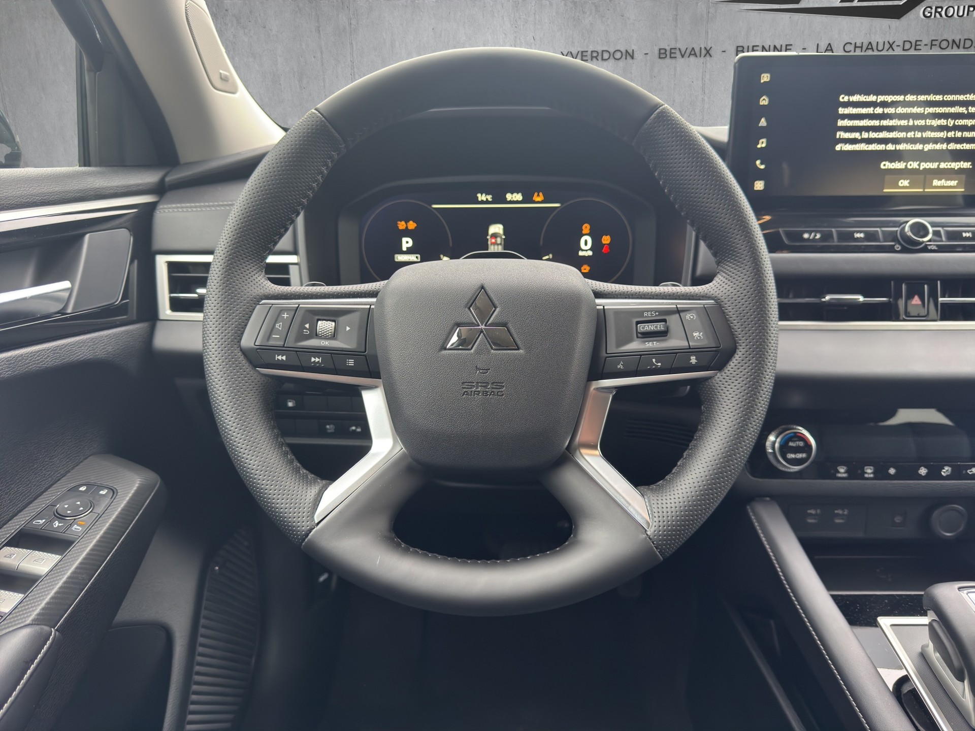 MITSUBISHI OUTLANDER 2.4 PHEV Invite 4x4-image-7
