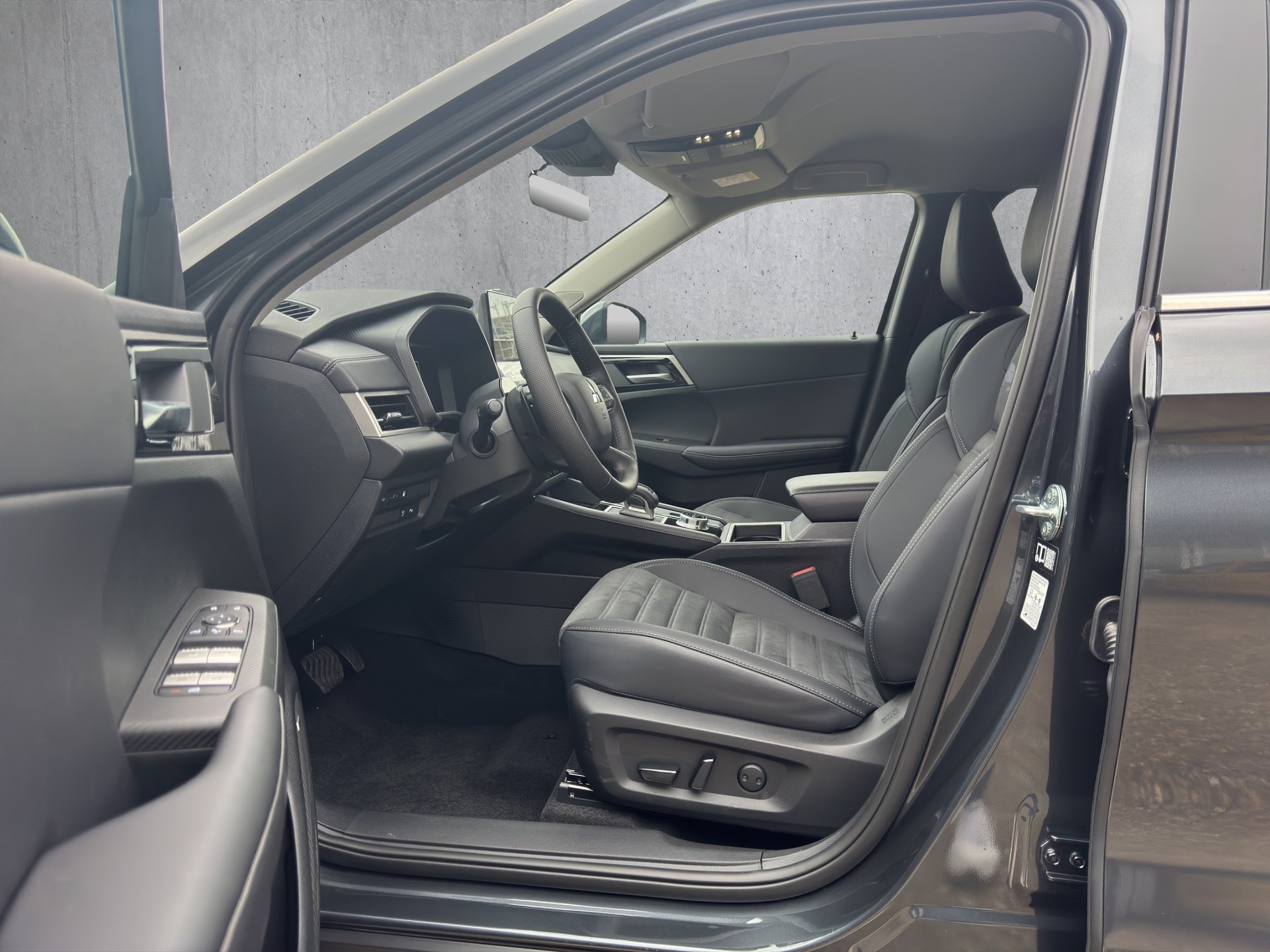 MITSUBISHI OUTLANDER 2.4 PHEV Invite 4x4-image-6