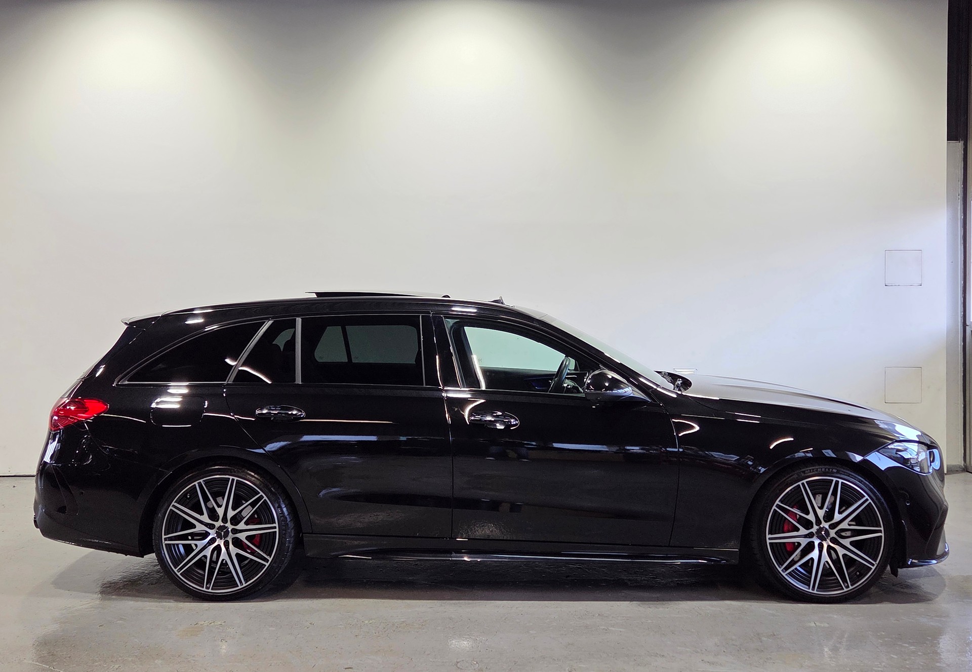 MERCEDES-BENZ C 43 AMG Executive Edition 4matic Kombi-showroom-element-1