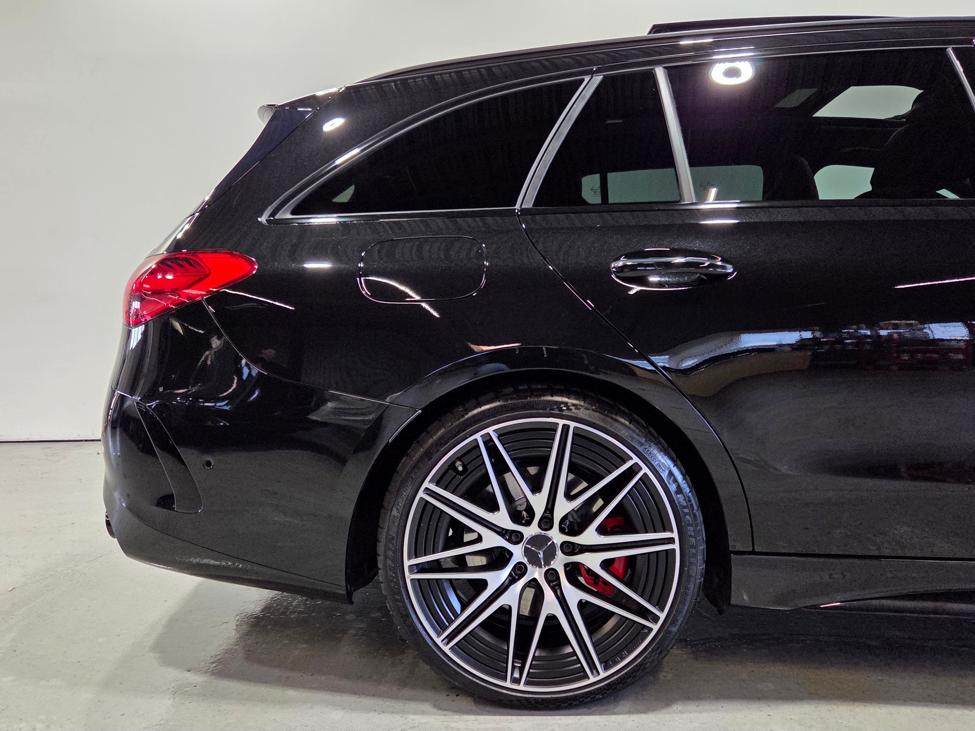 MERCEDES-BENZ C 43 AMG Executive Edition 4matic Kombi-image-10
