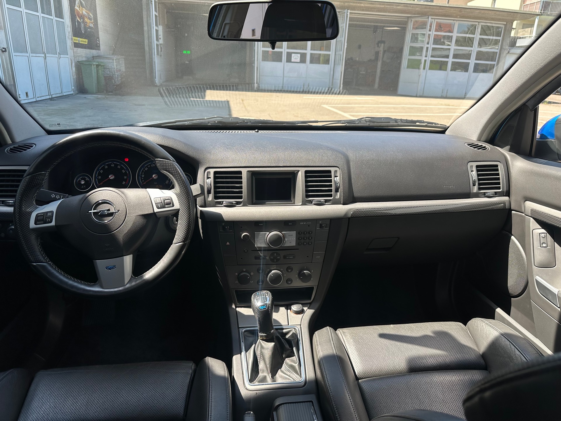 OPEL Vectra Caravan 2.8 Turbo V6 OPC-image-11