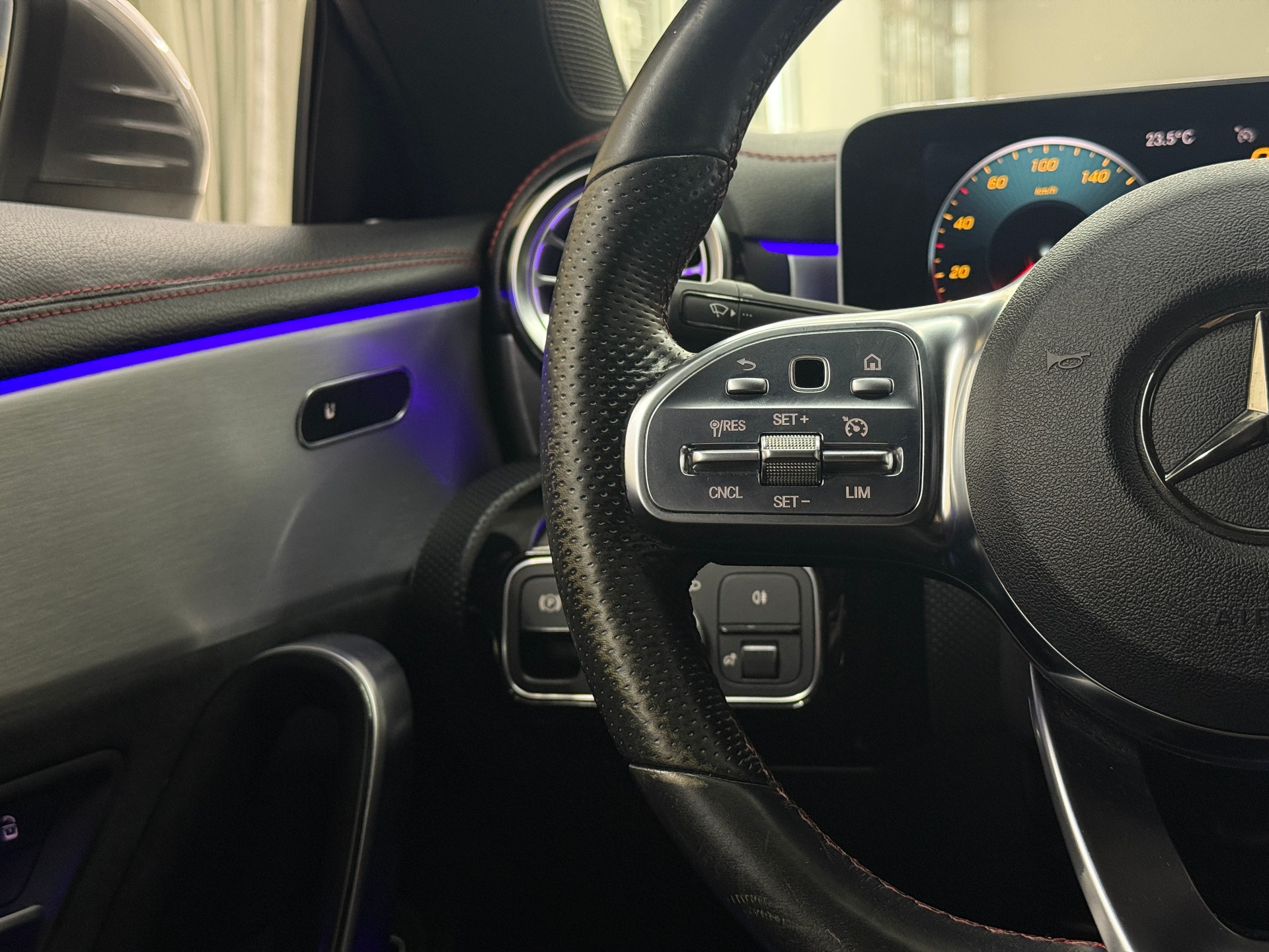 MERCEDES-BENZ CLA 220 AMG Line 7G-DCT-image-13