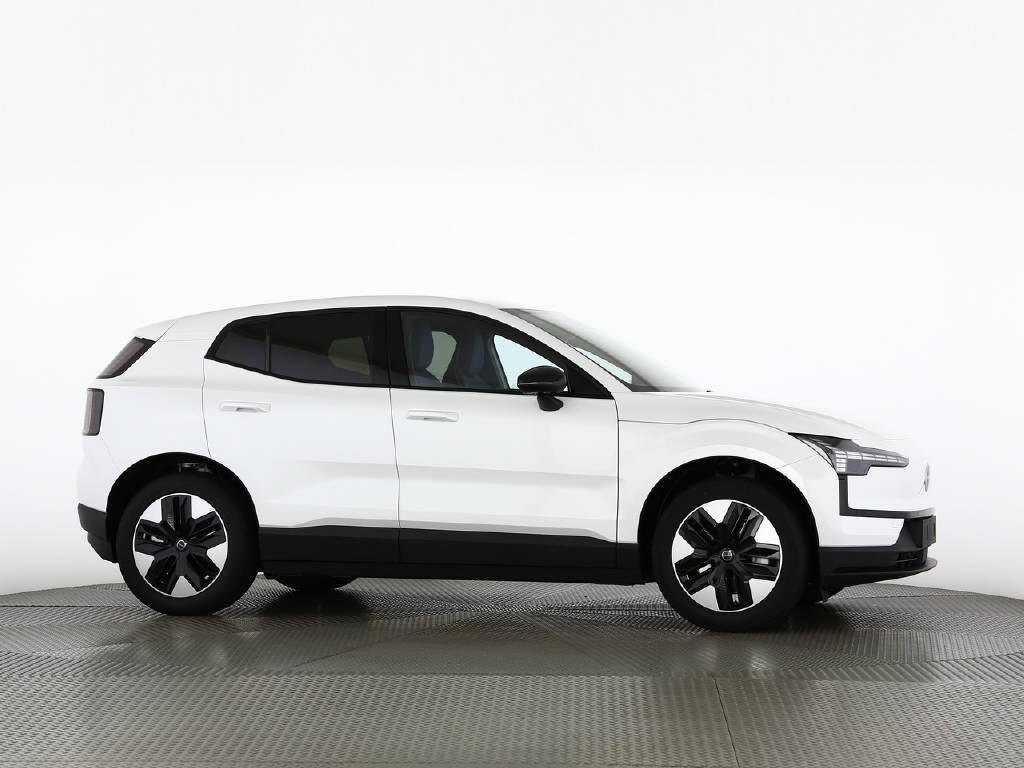 VOLVO EX 30 E40 P5 WORKER-image-5