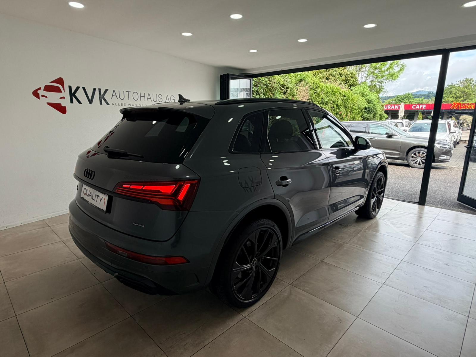 AUDI Q5 40 TFSI S line quattro S-tronic **Black Edition**-showroom-element-3