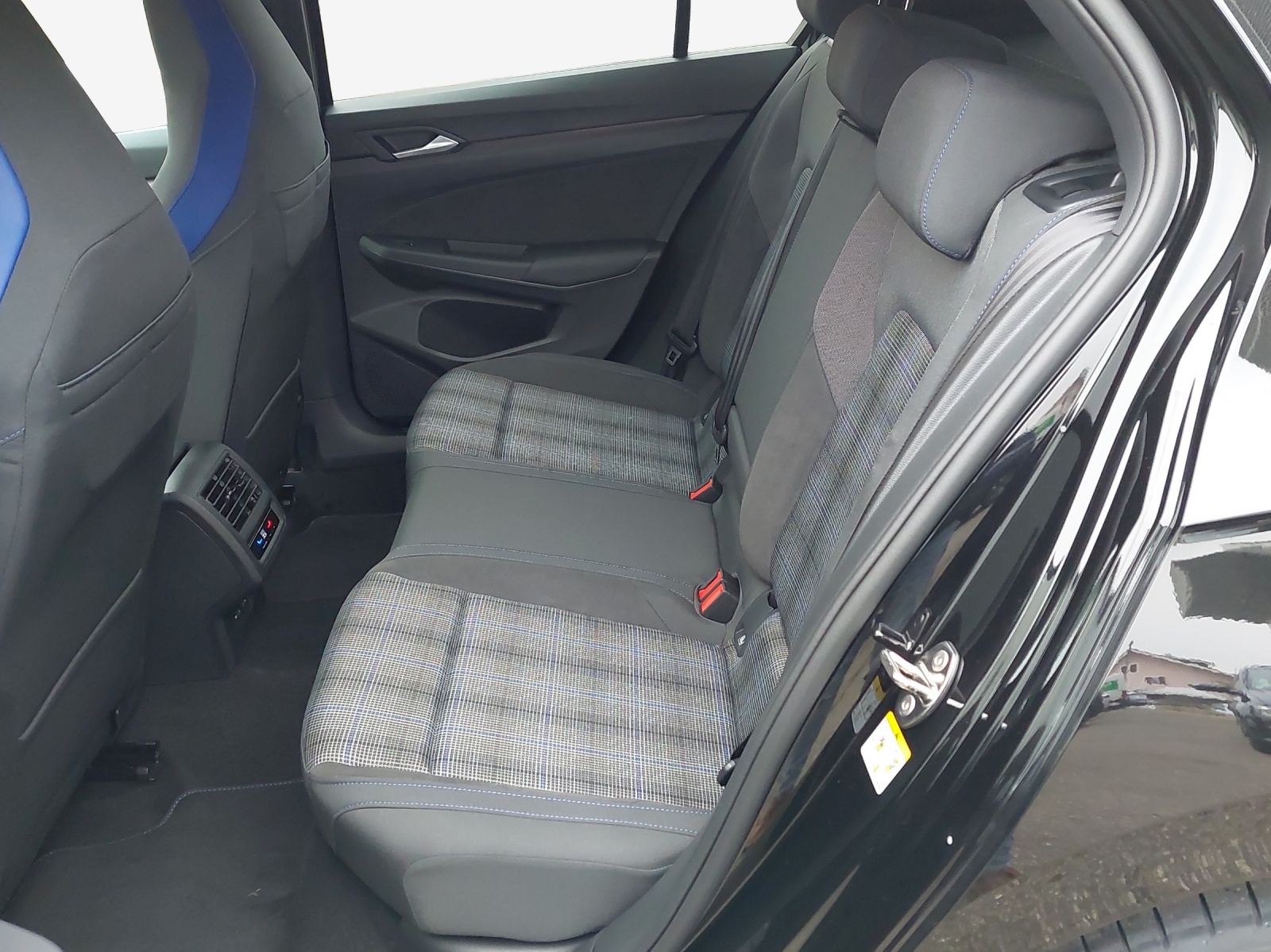 VW Golf 1.5 TSI PHEV GTE-image-11