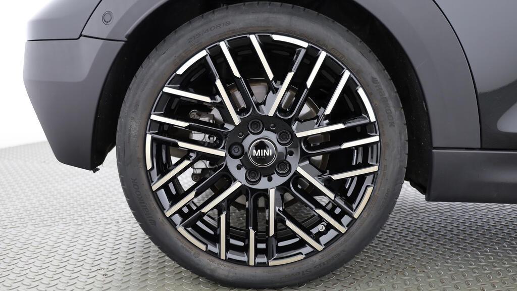 MINI Cooper S Cabrio-image-7