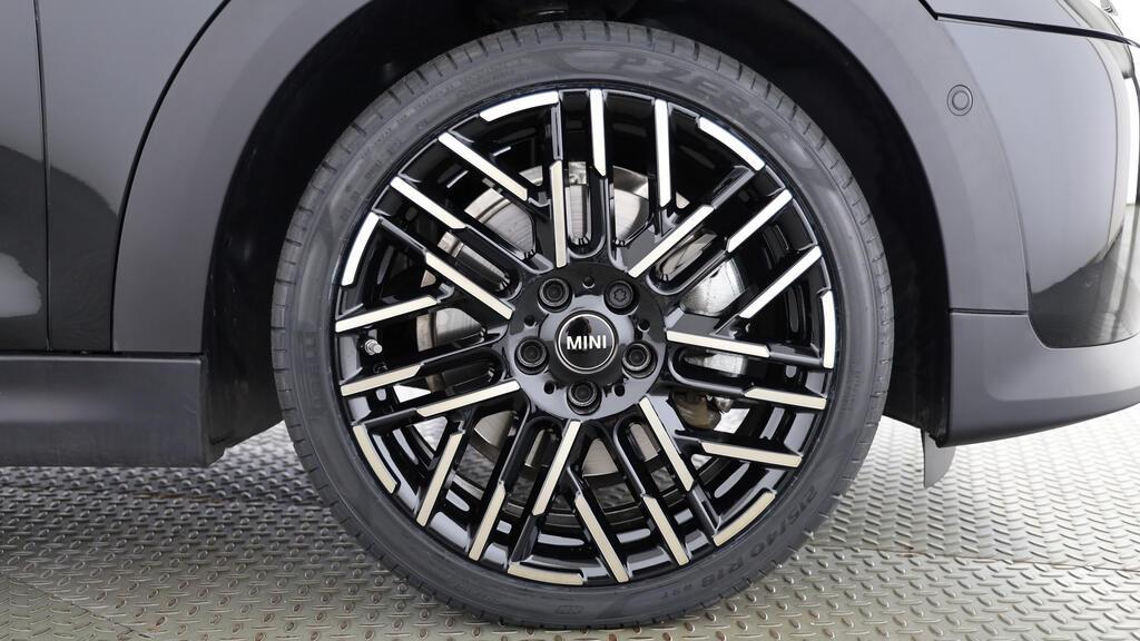 MINI Cooper S Cabrio-image-9