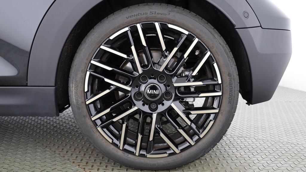 MINI Cooper S Cabrio-image-8